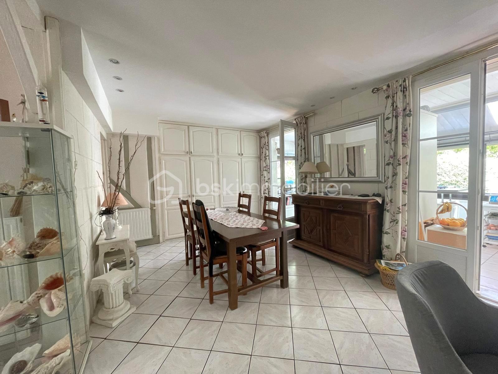 Maison traditionnelle de 164 m² - IMG-20240516-WA0031.jpg