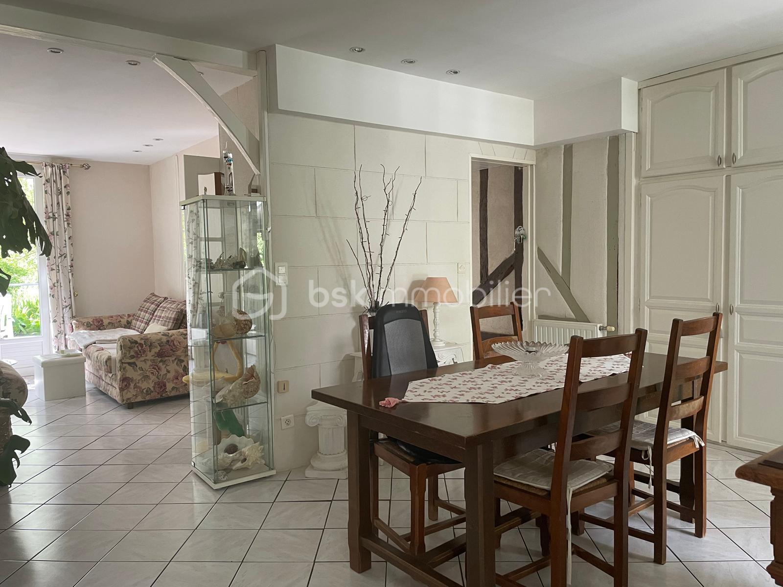Maison traditionnelle de 164 m² - IMG-20240516-WA0013.jpg
