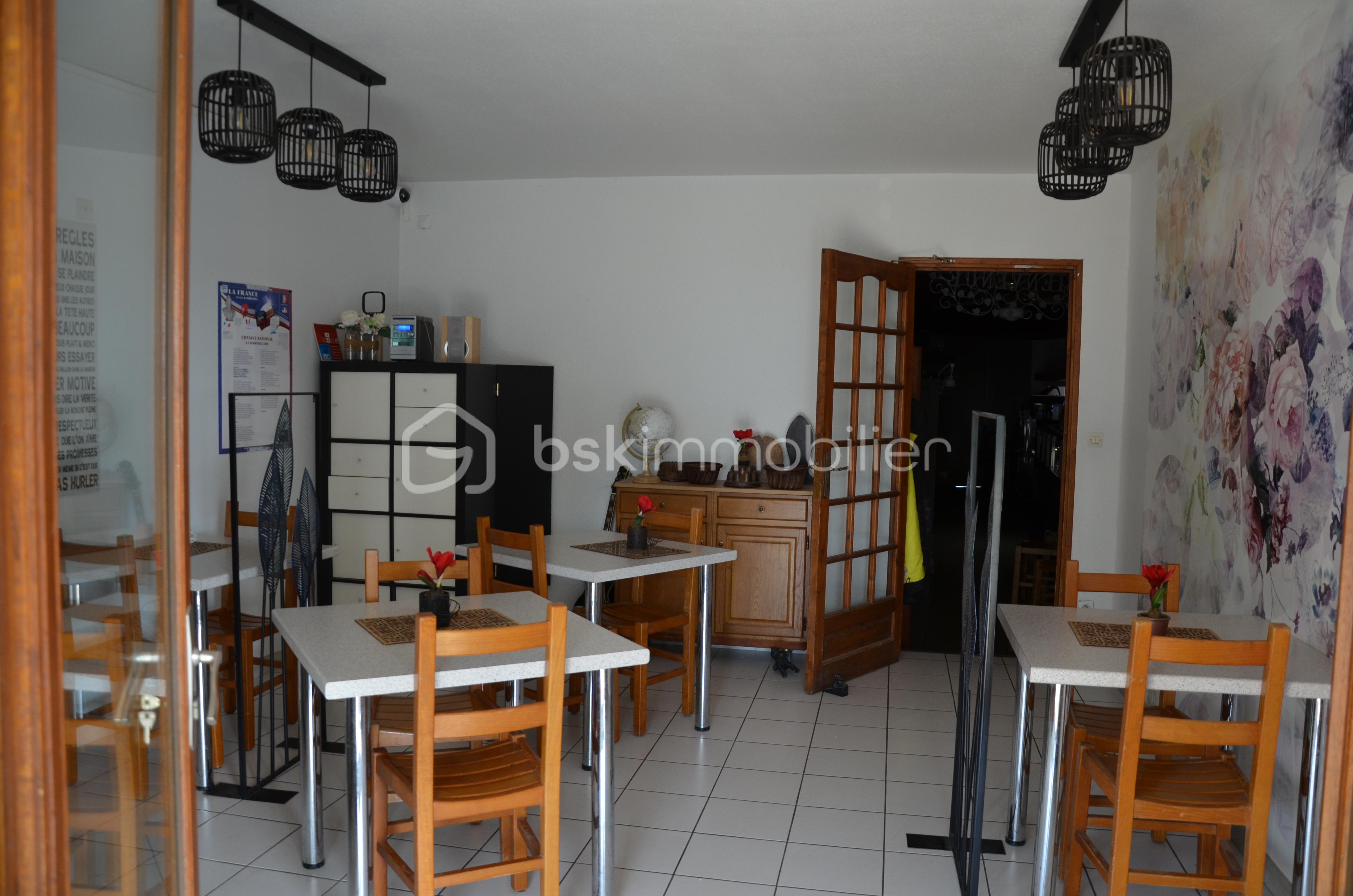 04- SALLE INTERIEURE.JPG