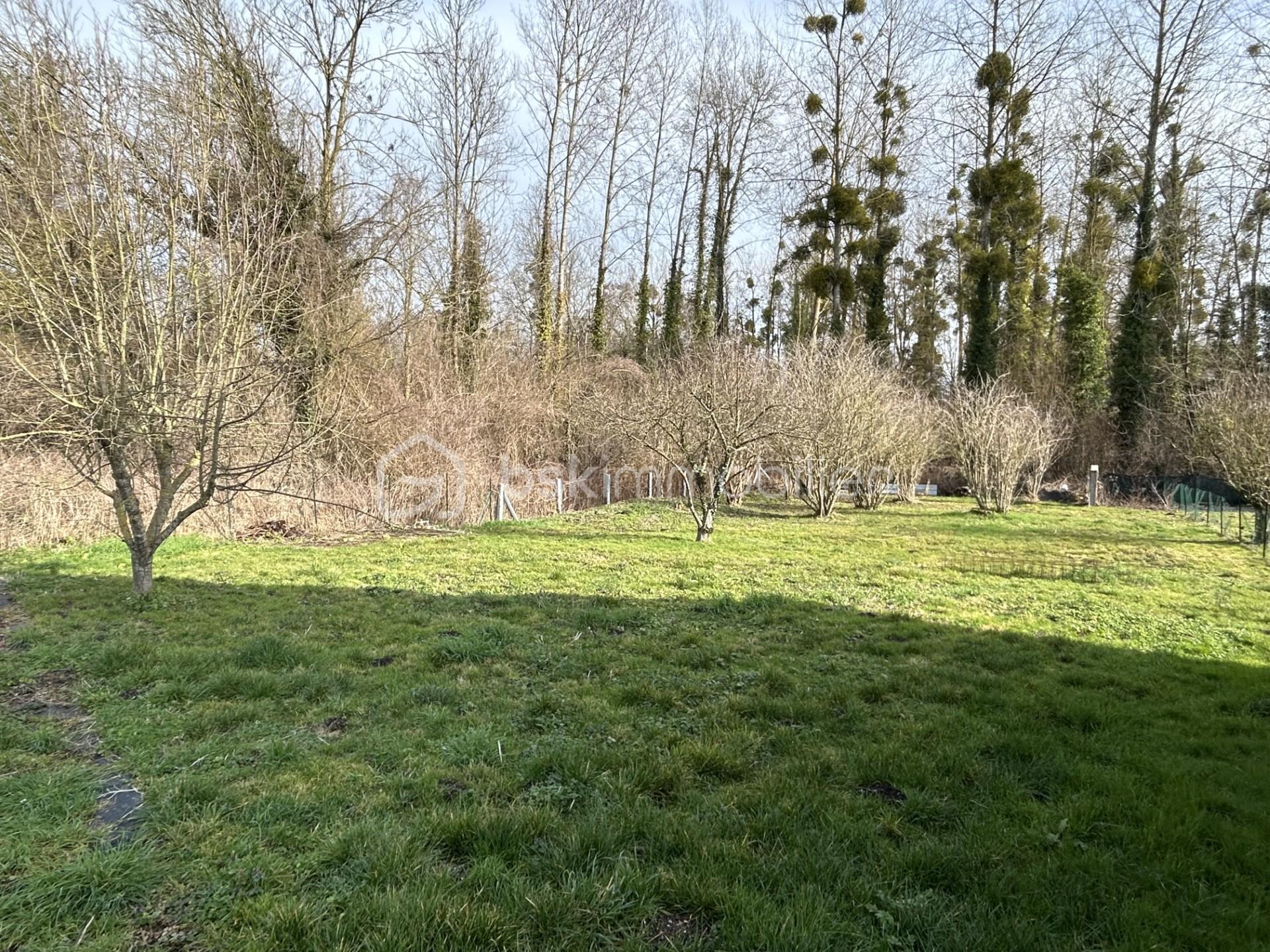 Terrain de 682 m² - 220a82bf-dfca-4e25-ade6-39672388c3a7.jfif