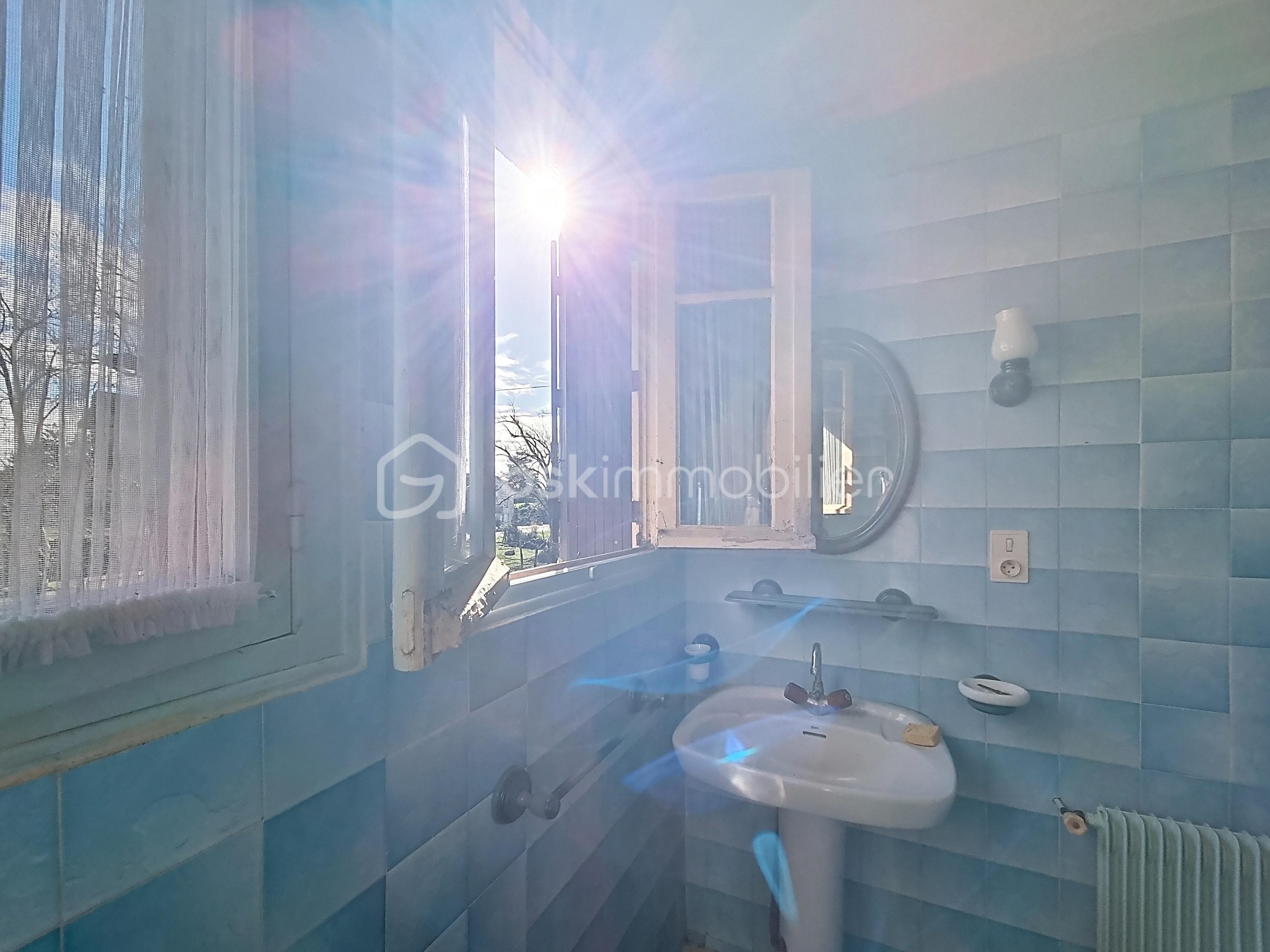 Maison ancienne de 174 m² - SDB.jpg