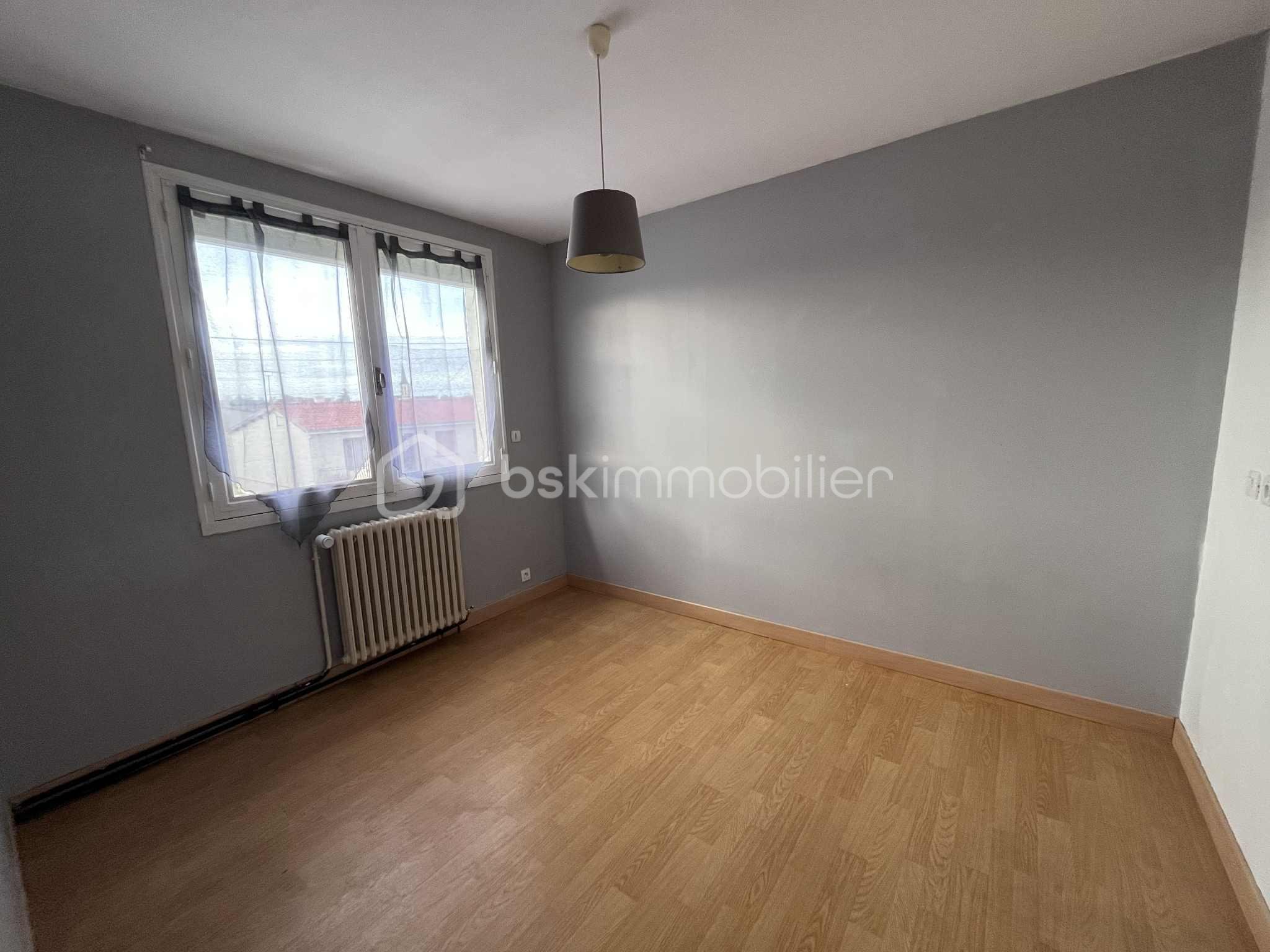 Maison ancienne de 106 m² - chambre.jpg