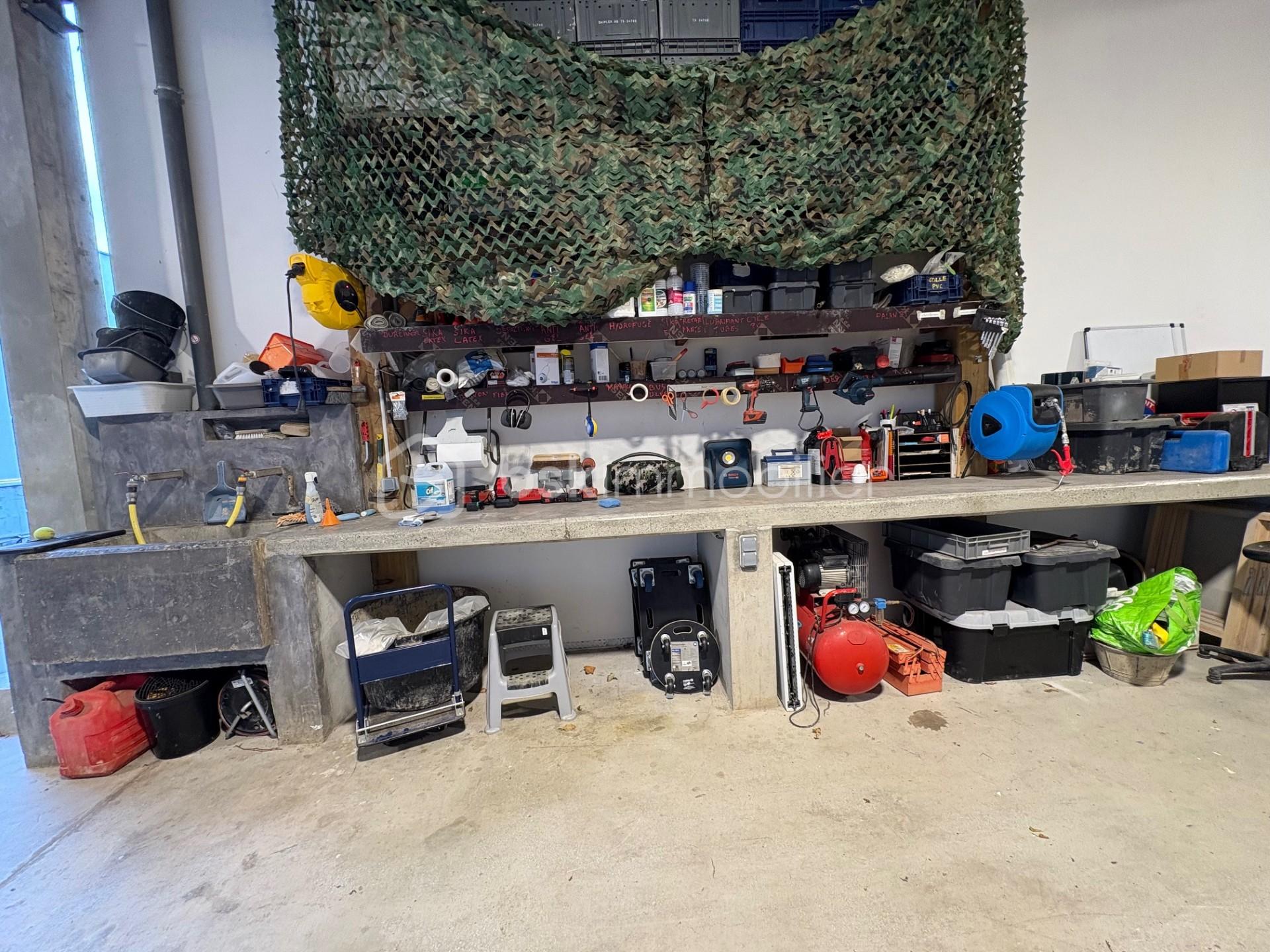 Local de stockage de 201,22 m² - thumbnail_IMG_0506.jpg