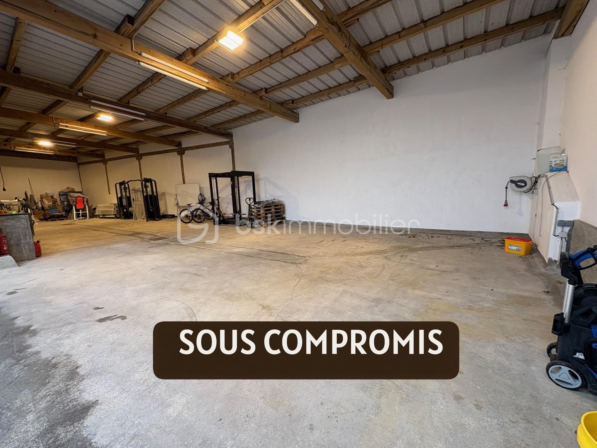 Local de stockage de 201,22 m²