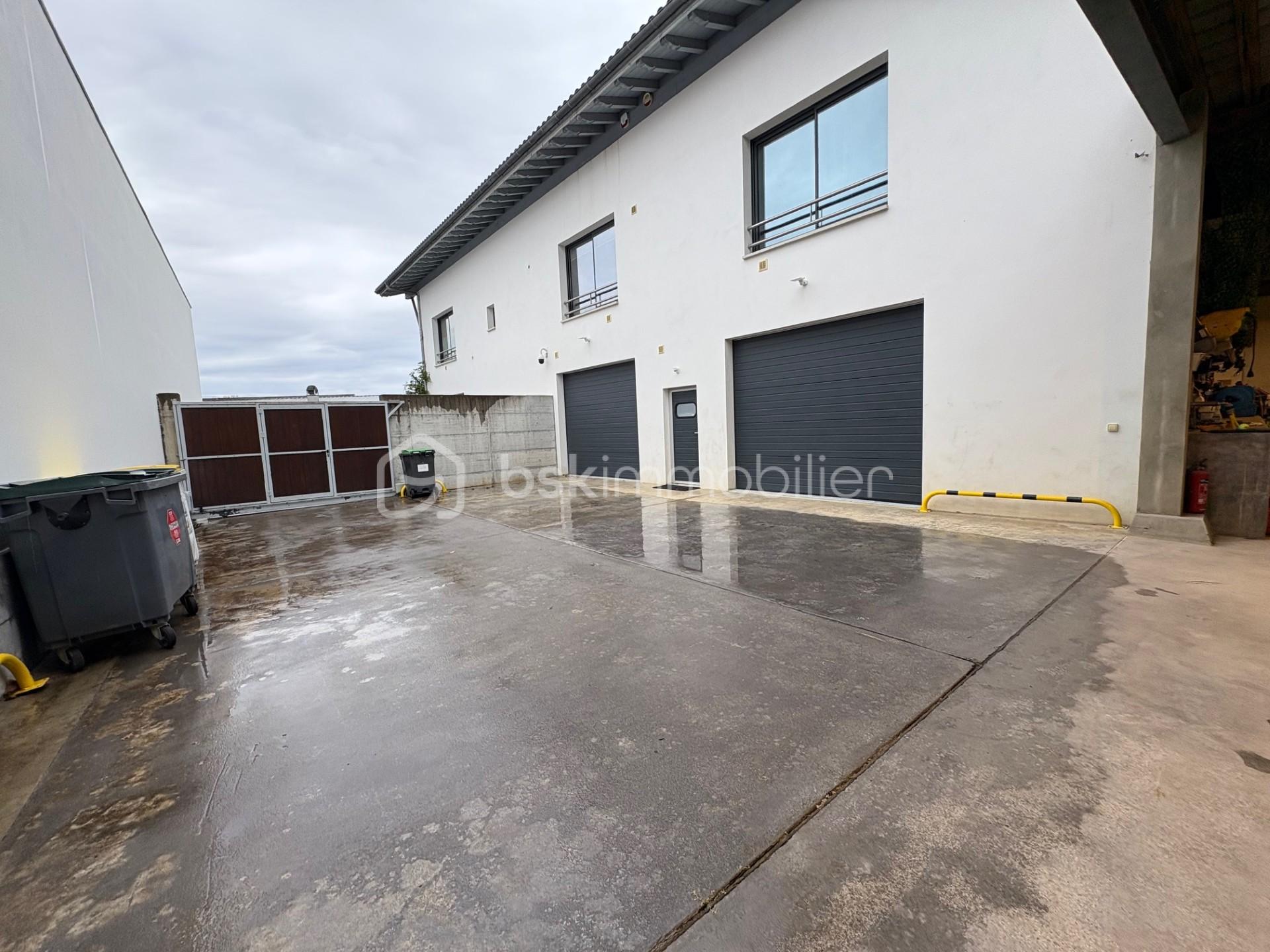 Local de stockage de 201,22 m² - thumbnail_IMG_0510.jpg