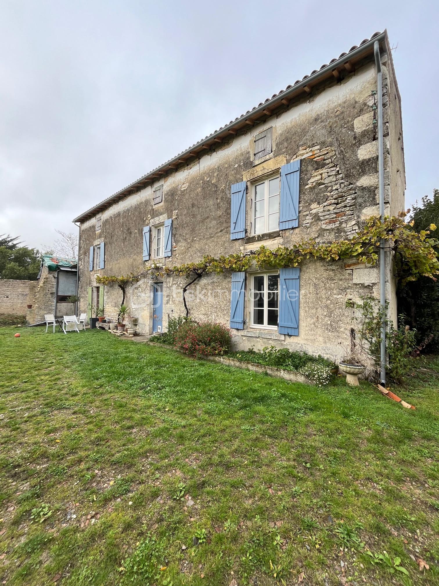 Maison en pierre de 180 m²