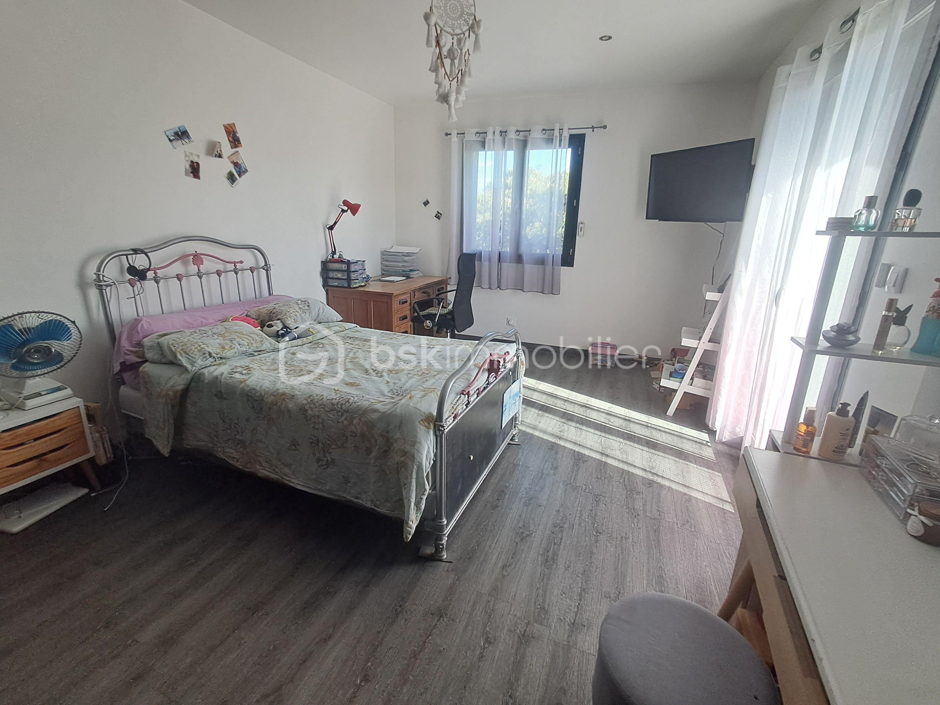 Maison de 217 m² - Maison Sillans Voie Ferrée Chambre 3.1.jpg