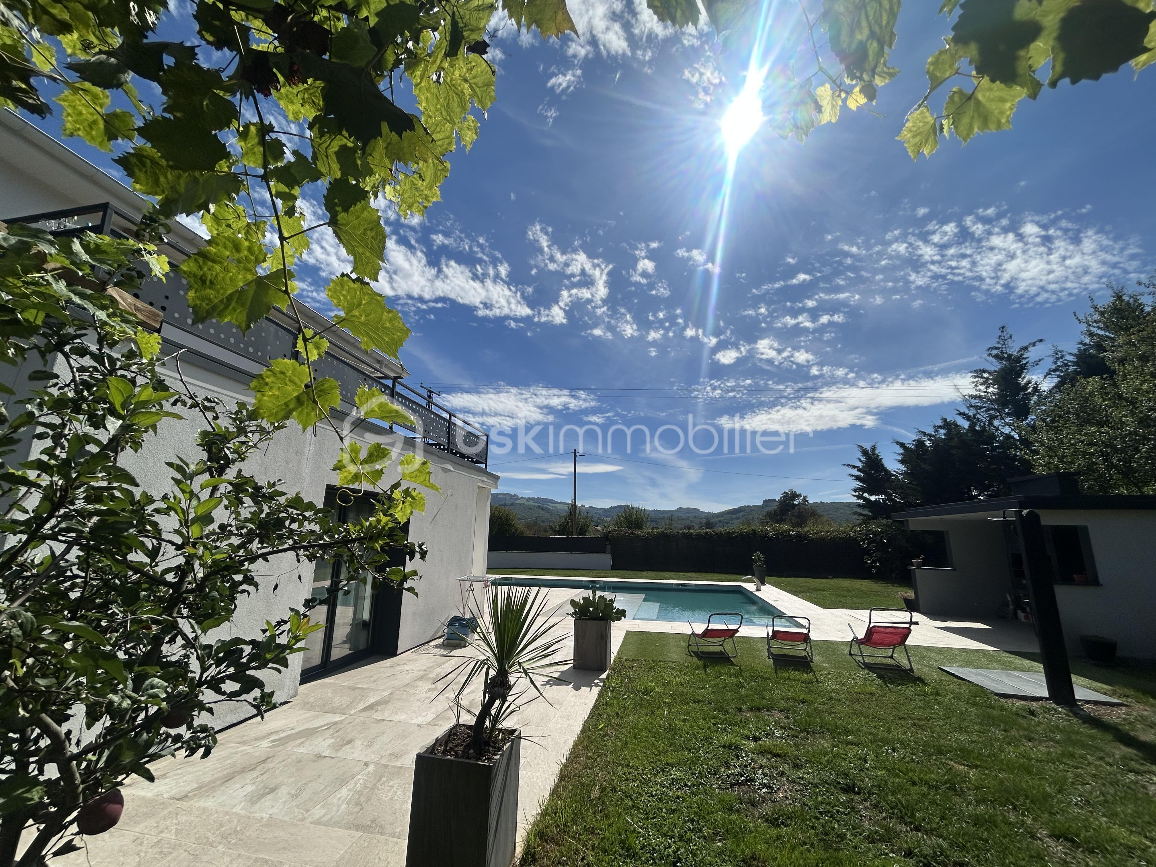 Maison de 217 m² - Maison Sillans Voie Ferrée Photo Côté.jpeg