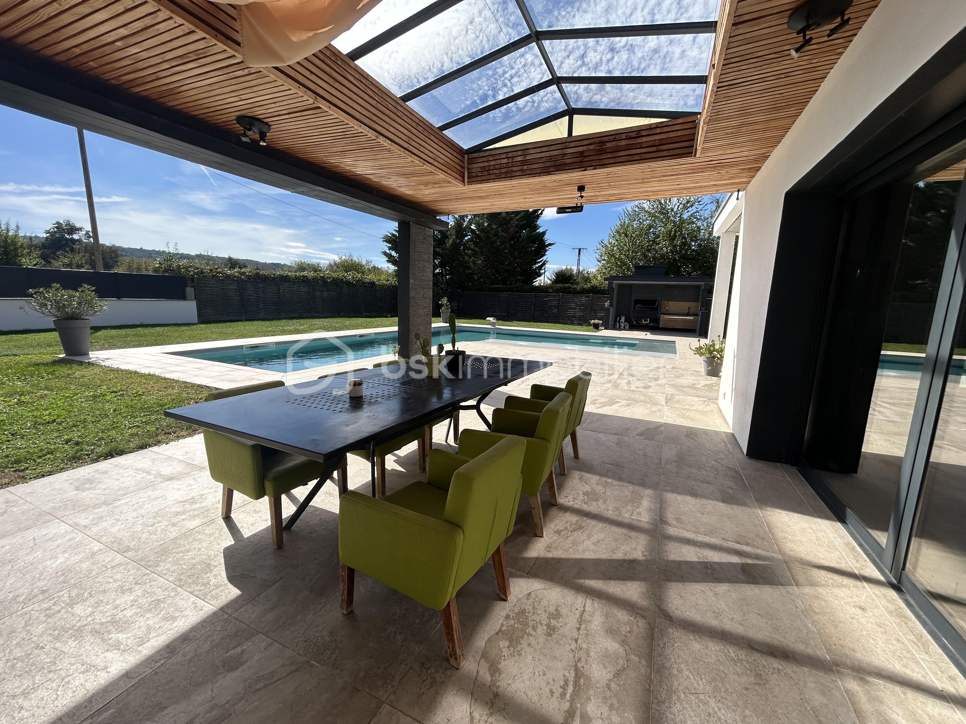 Maison de 217 m² - Maison Sillans Voie Ferrée Photo Terrasse.jpeg
