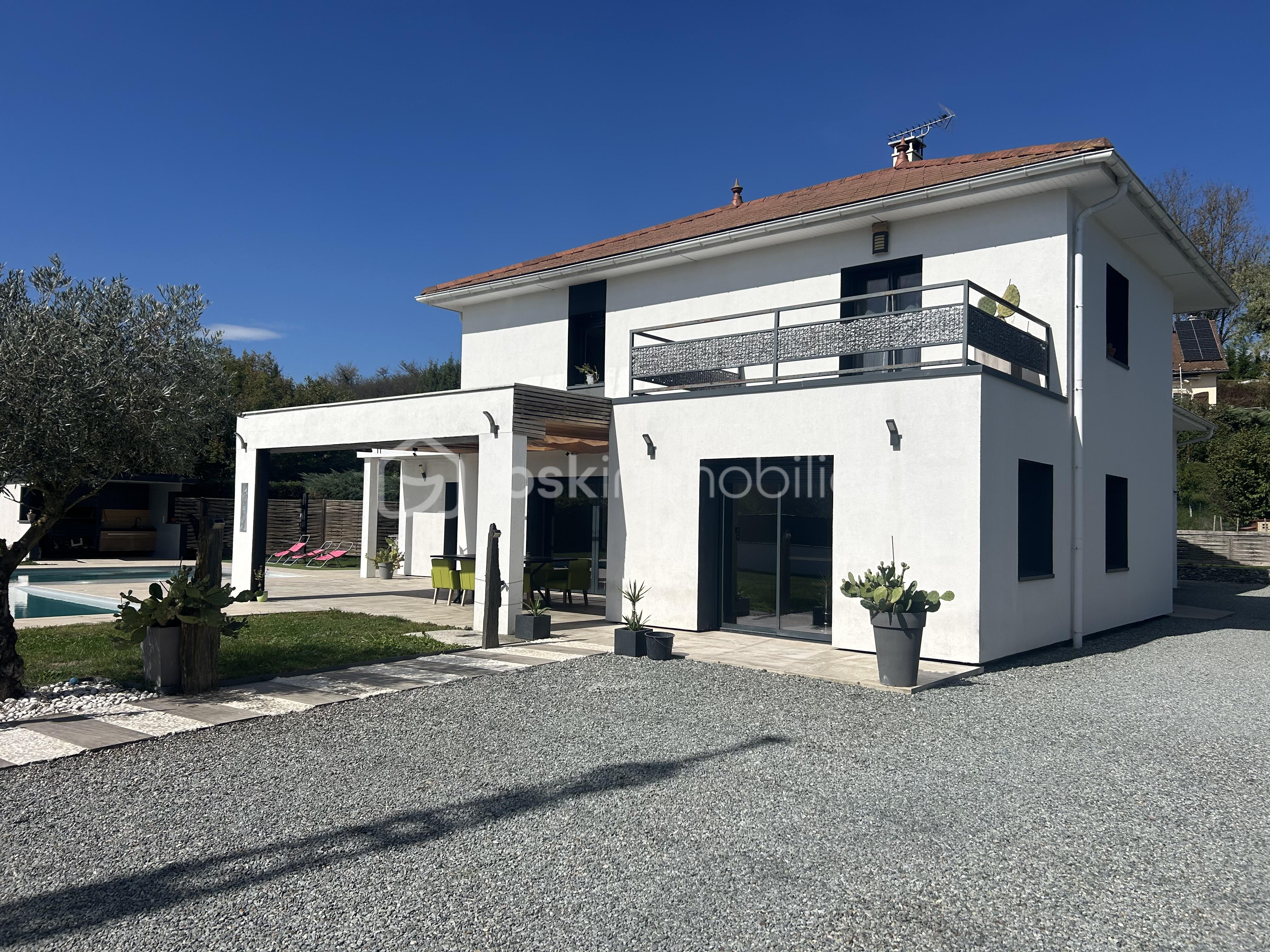 Maison de 217 m² - Maison Sillans Voie Ferrée Photo Façade 4.jpeg