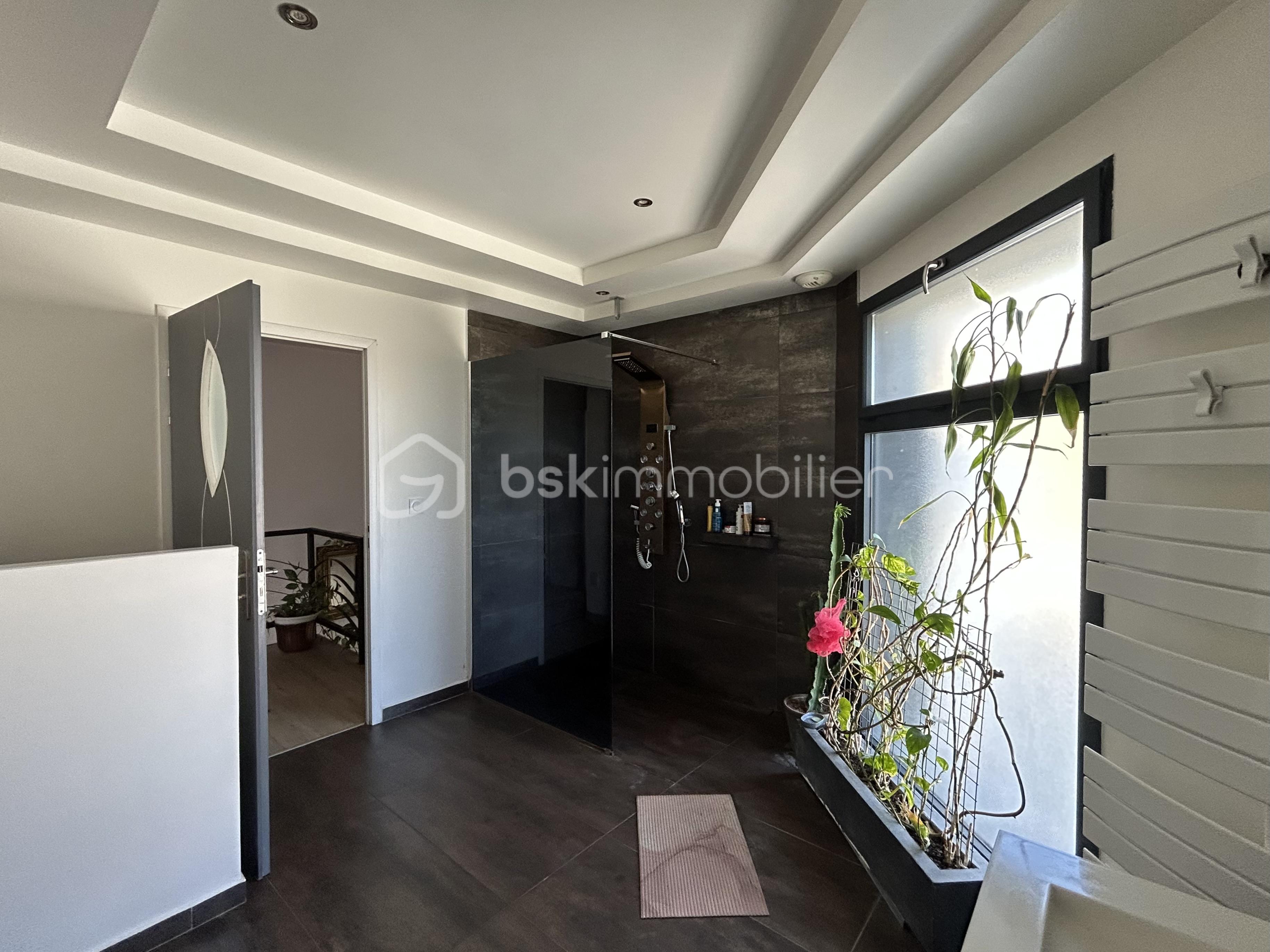Maison de 217 m² - Maison Sillans Voie Ferrée Photo SDB 1.jpeg