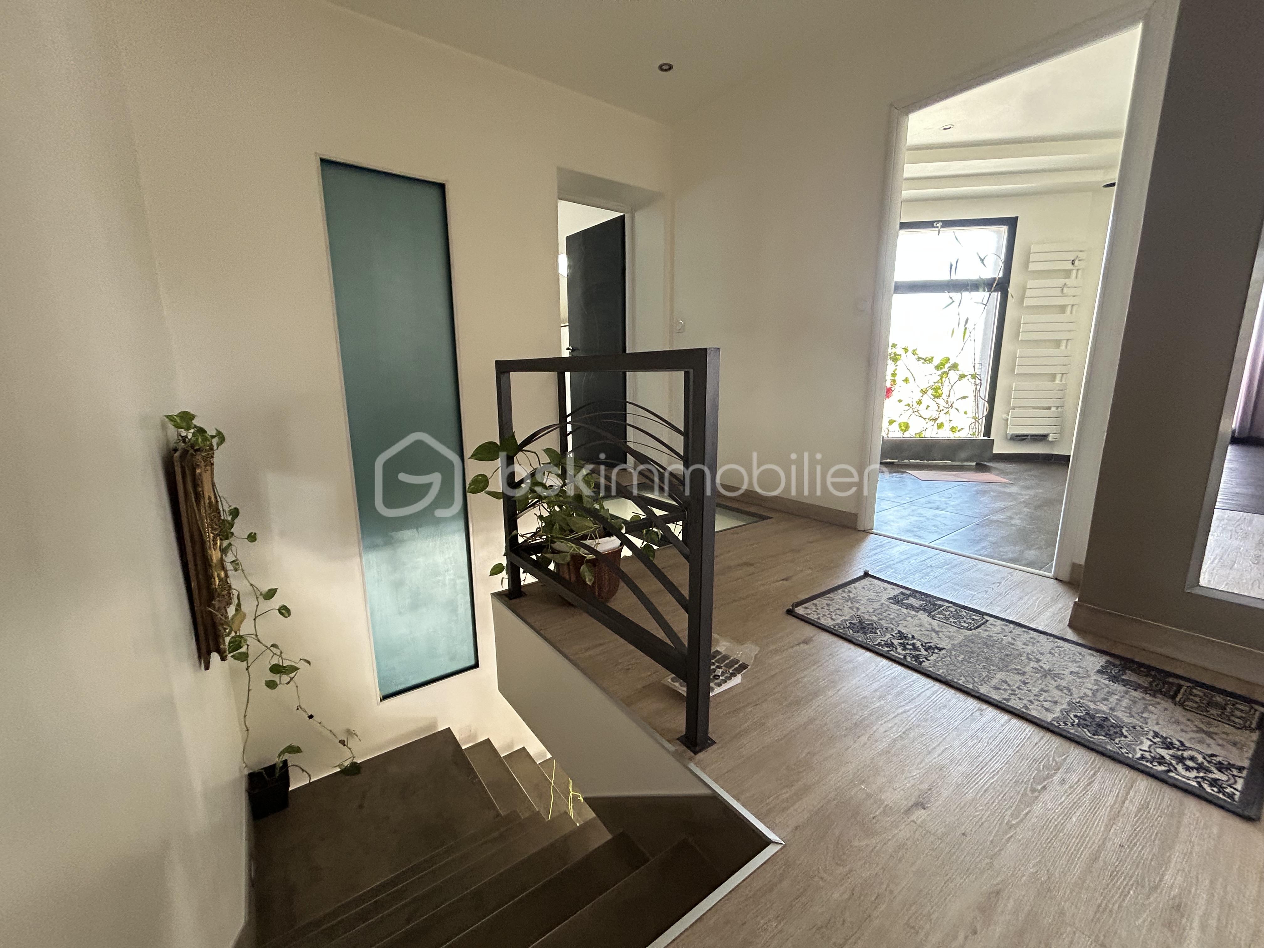 Maison de 217 m² - Maison Sillans Voie Ferrée Photo Couloir vitré 1.jpg.jpeg
