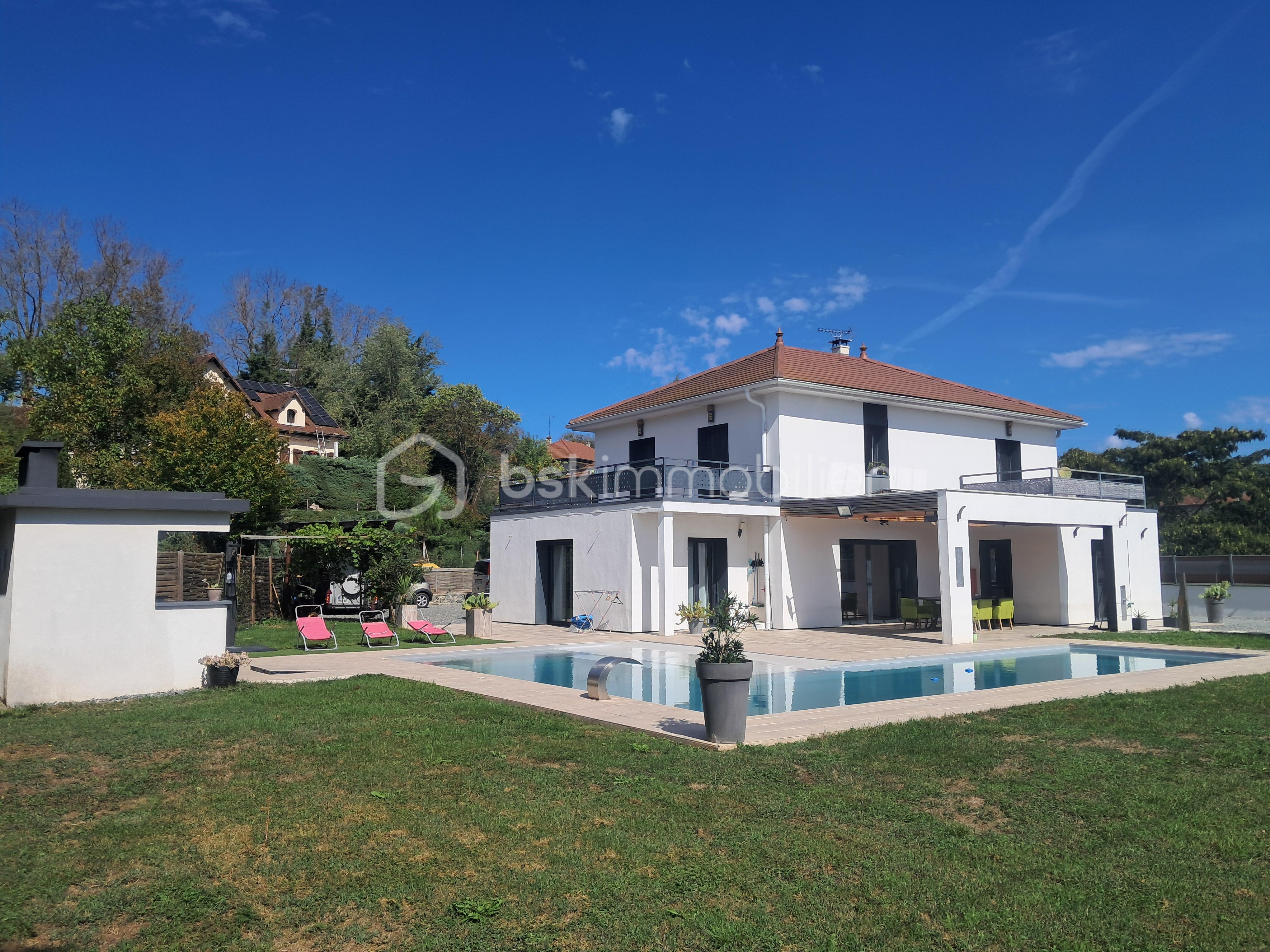 Maison de 217 m² - Maison Sillans Voie Ferrée Photo Façade 11.jpg