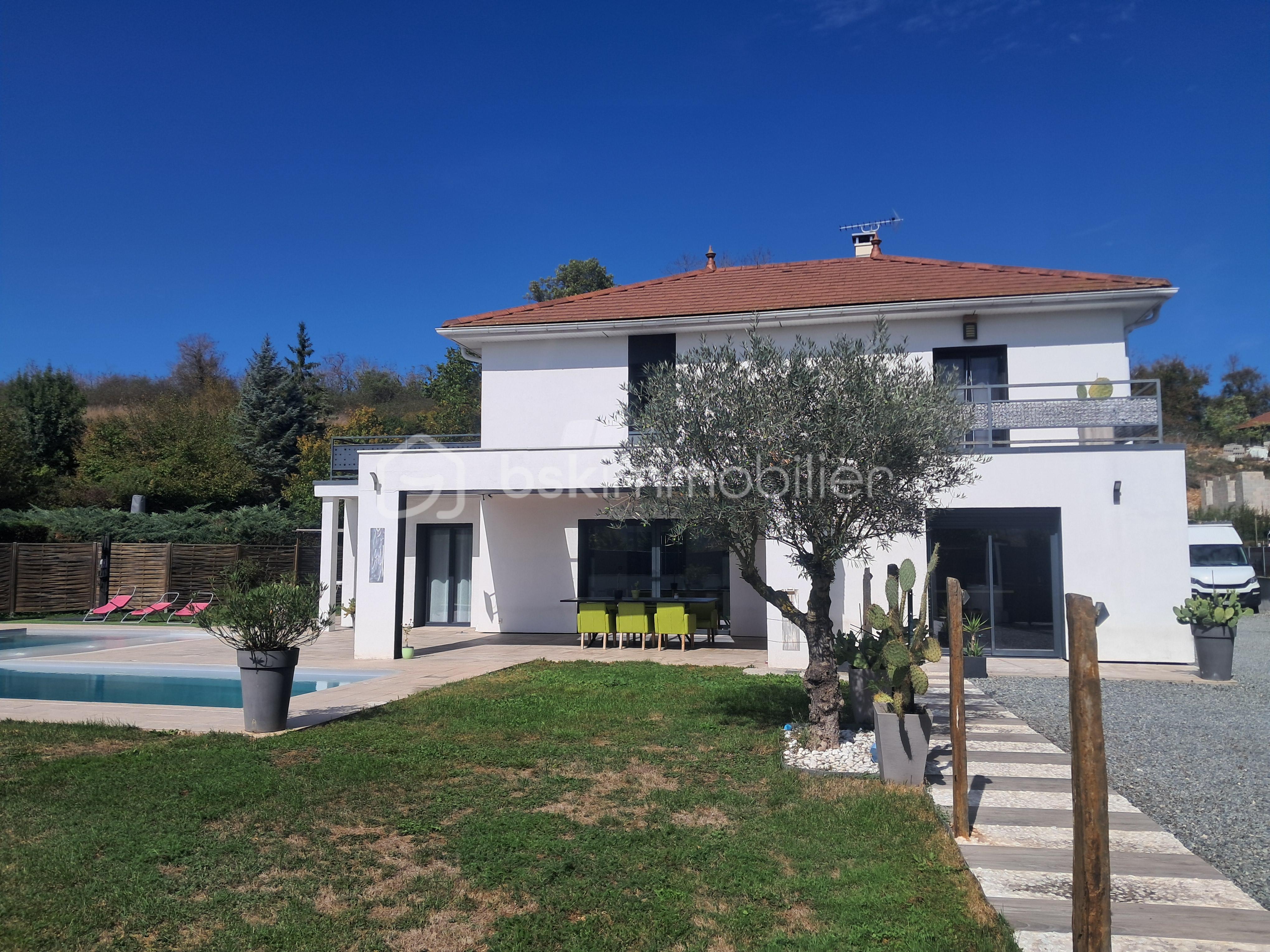 Maison de 217 m² - Maison Sillans Voie Ferrée Photo Façade 10.jpg