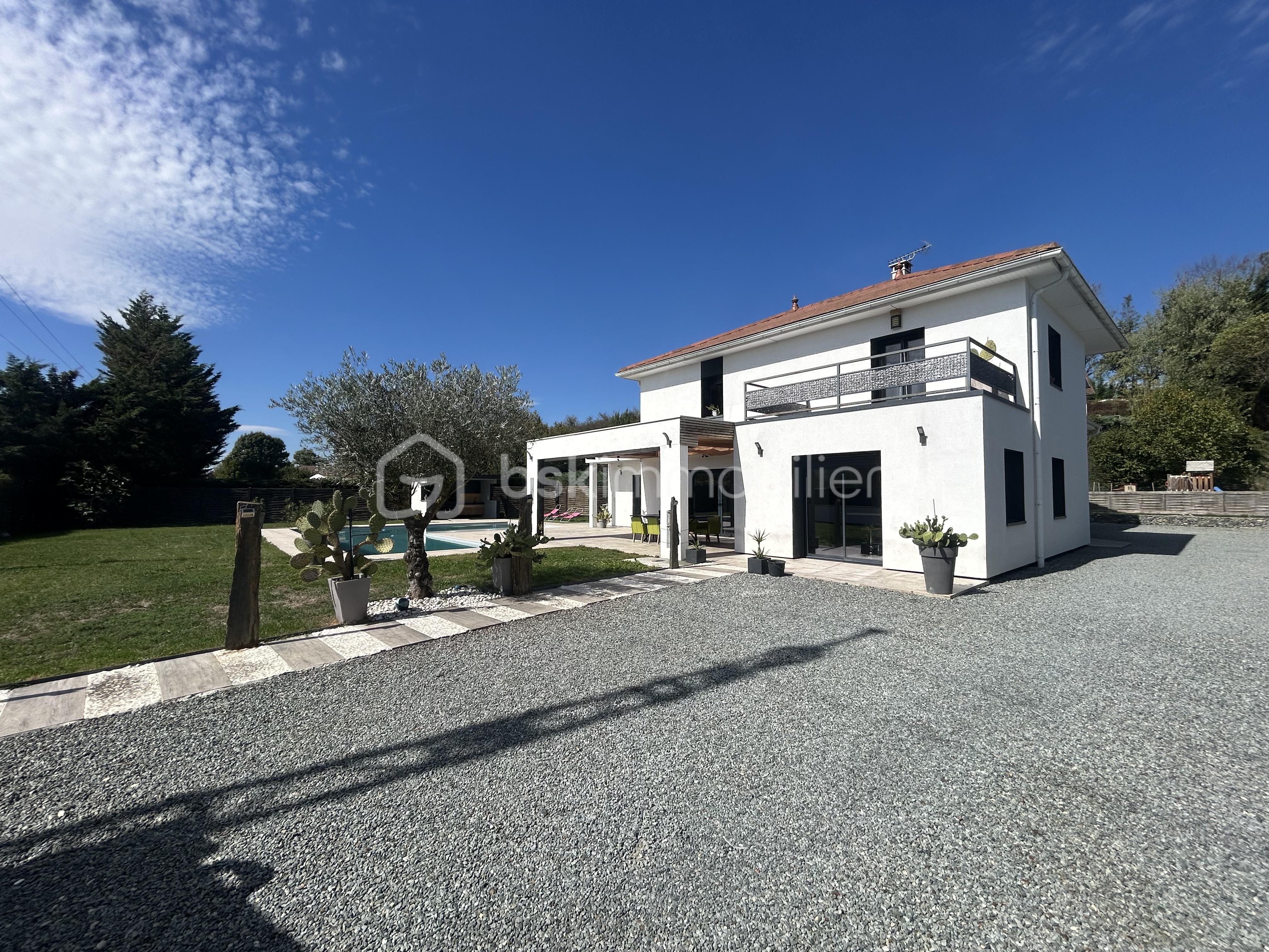 Maison de 217 m² - Maison Sillans Voie Ferrée Photo Façade 3.jpeg