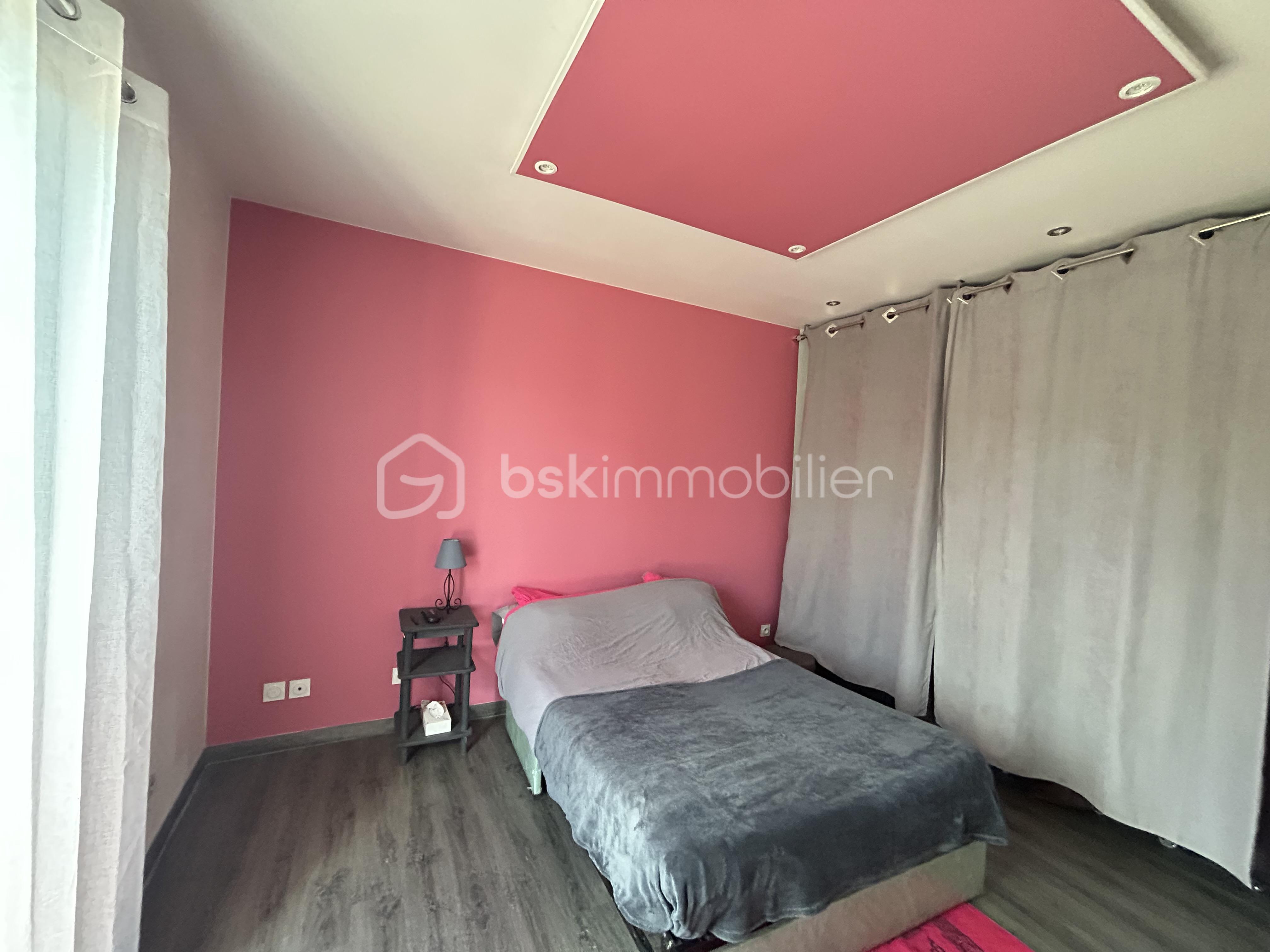 Maison de 217 m² - Maison Sillans Voie Ferrée Photo Chambre 1.jpeg