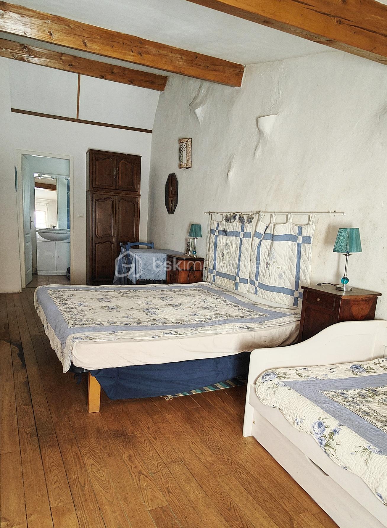 Maison en pierre de 204,80 m² - 2eme Chambre.jpg