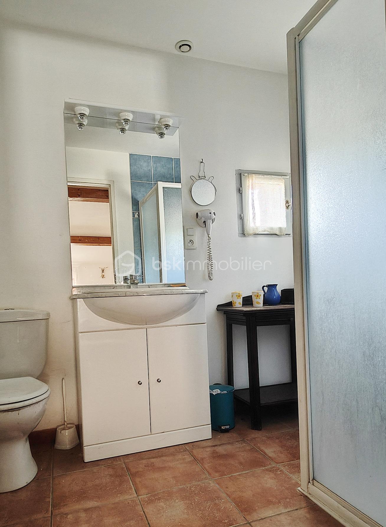 Maison en pierre de 204,80 m² - 2eme Sdb.jpg