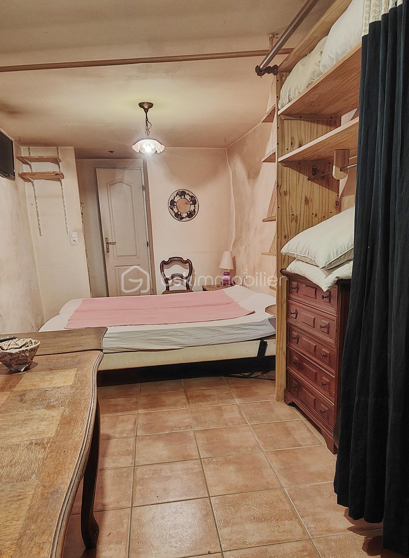 Maison en pierre de 204,80 m² - Rdc Chambre.jpg