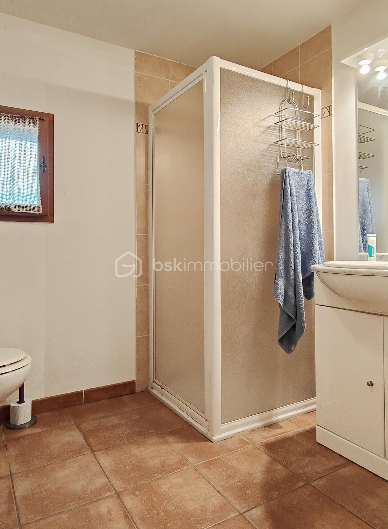 Maison en pierre de 204,80 m² - 1er 1 Sdb.jpg