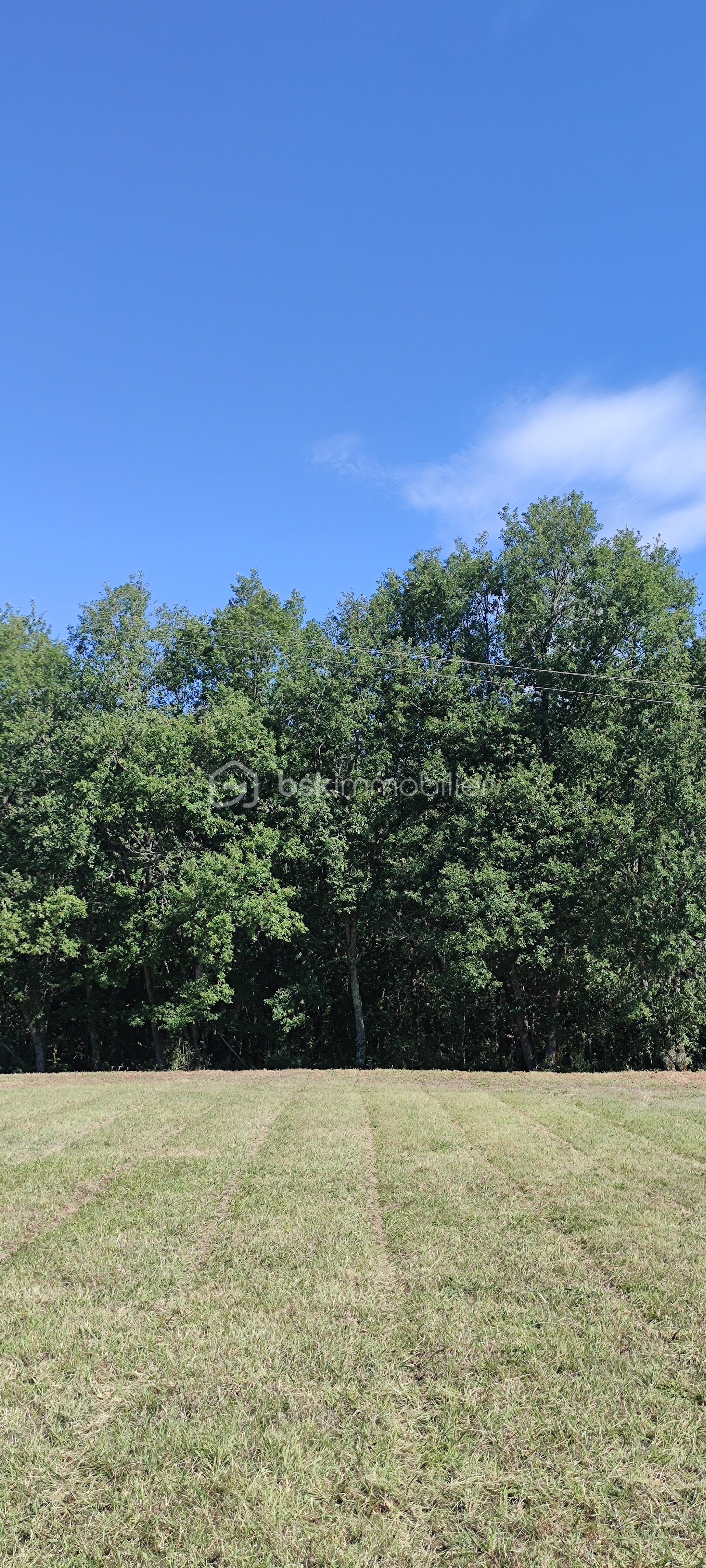 Terrain de 1 821 m²