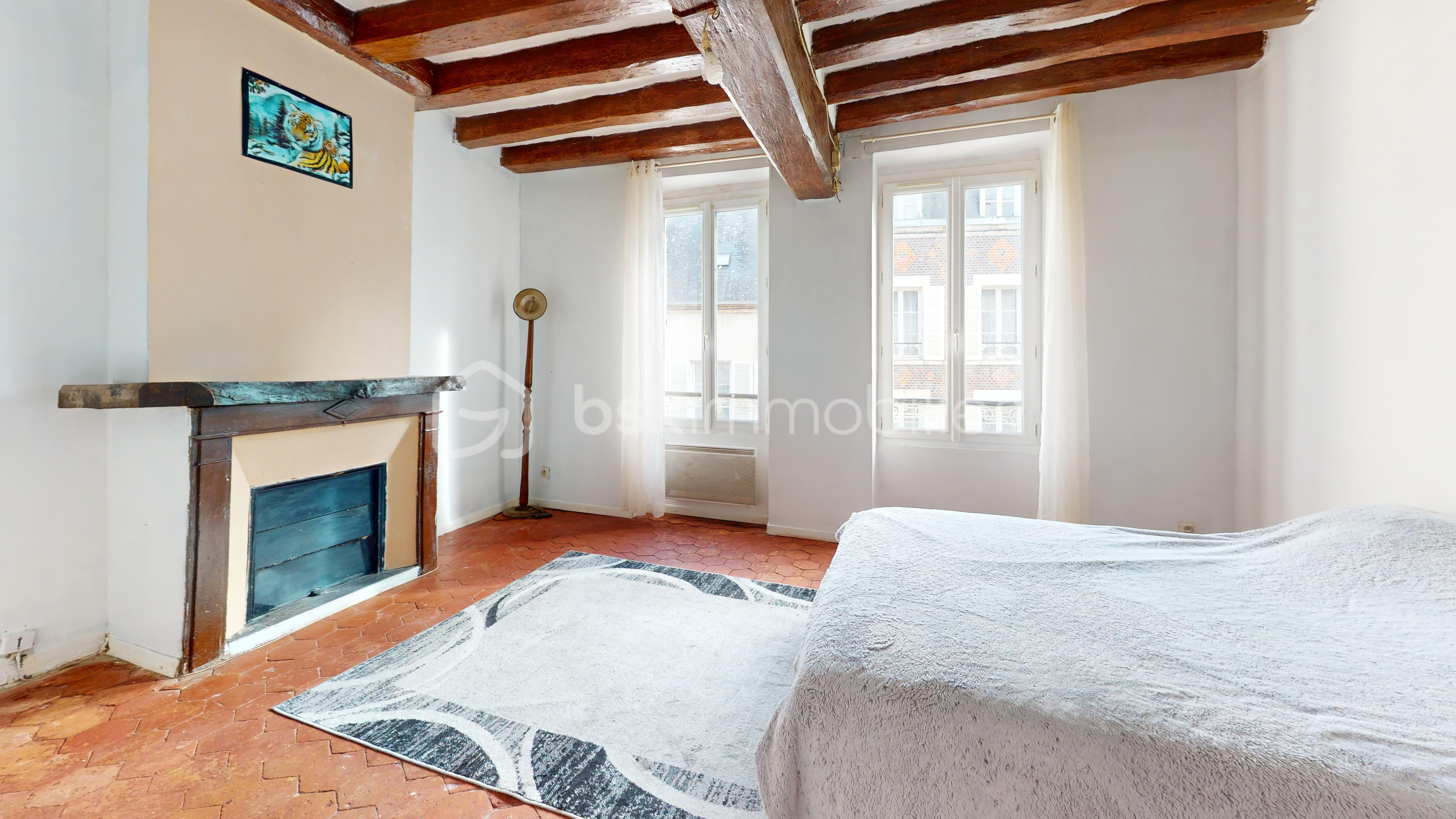 Maison-Chatillon-Coligny-Bedroom 1.jpg