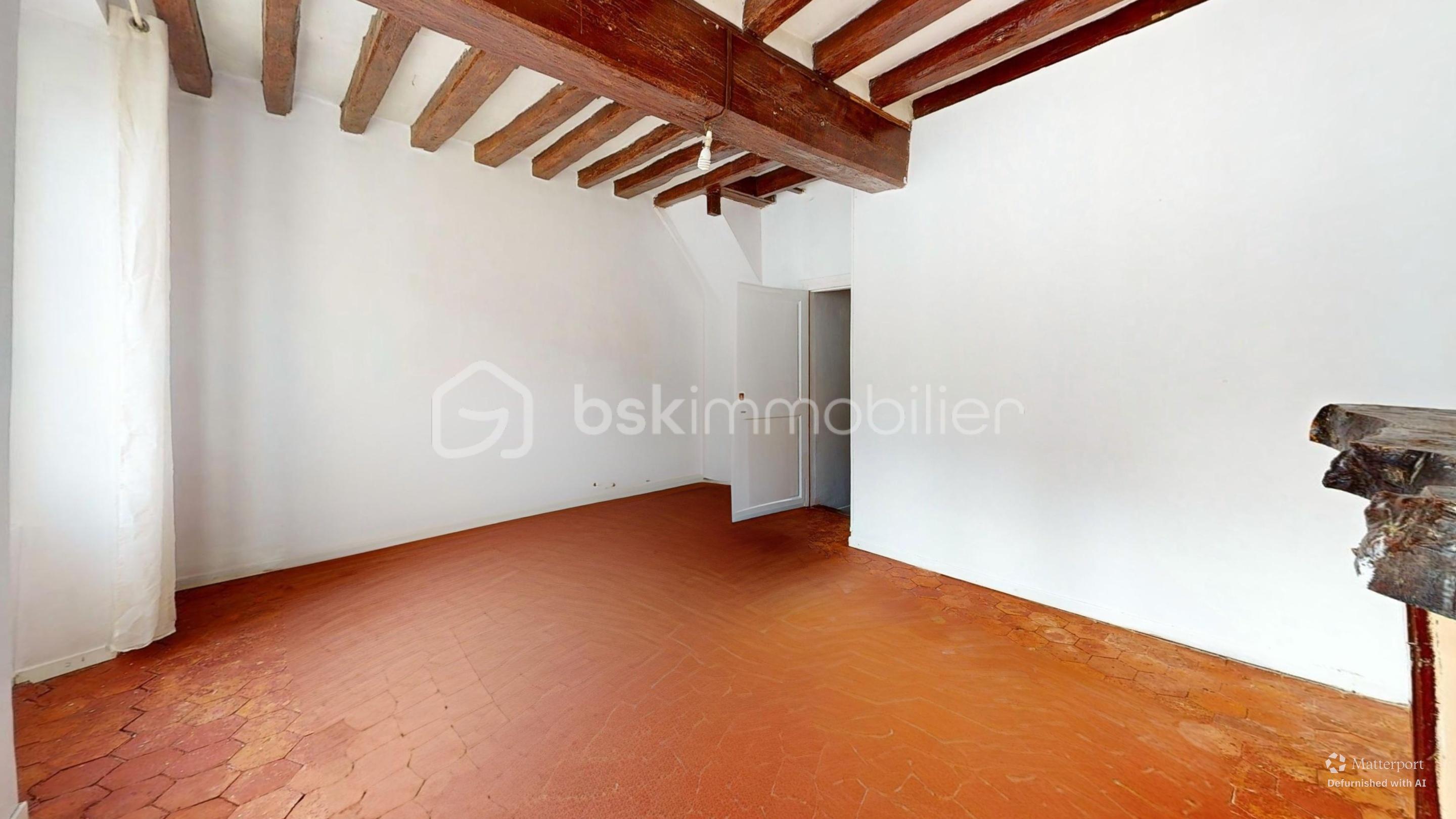 Maison-Chatillon-Coligny-Bedroom-Defurnished 2.jpg