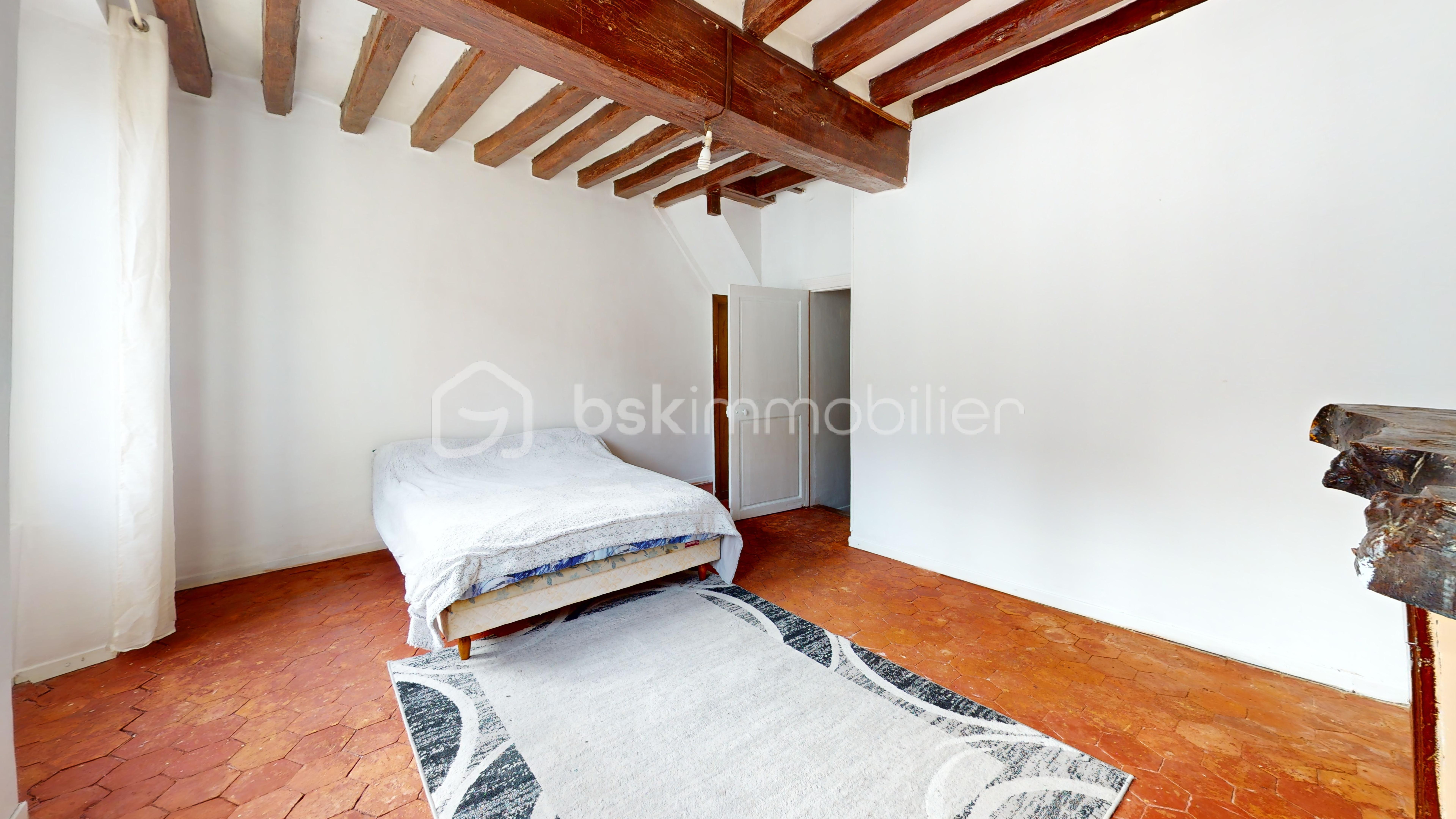 Maison-Chatillon-Coligny-Bedroom.jpg