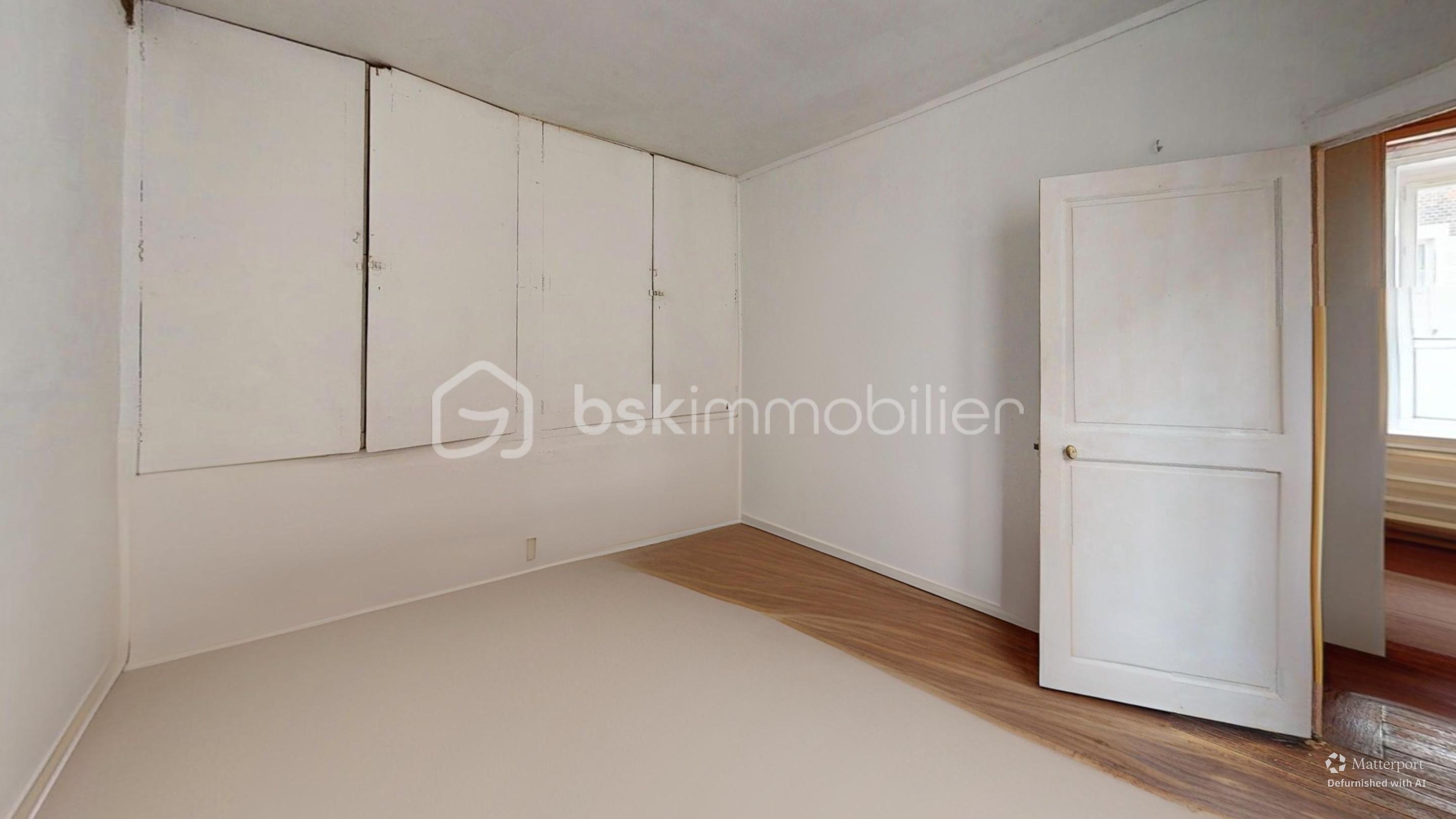 Maison-Chatillon-Coligny-Bedroom-Defurnished 3.jpg