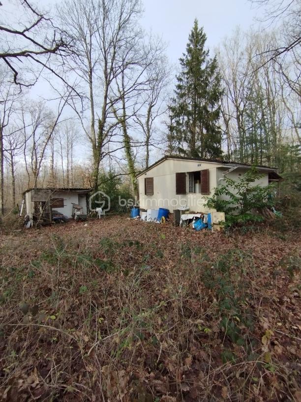 Terrain de 2 664 m²