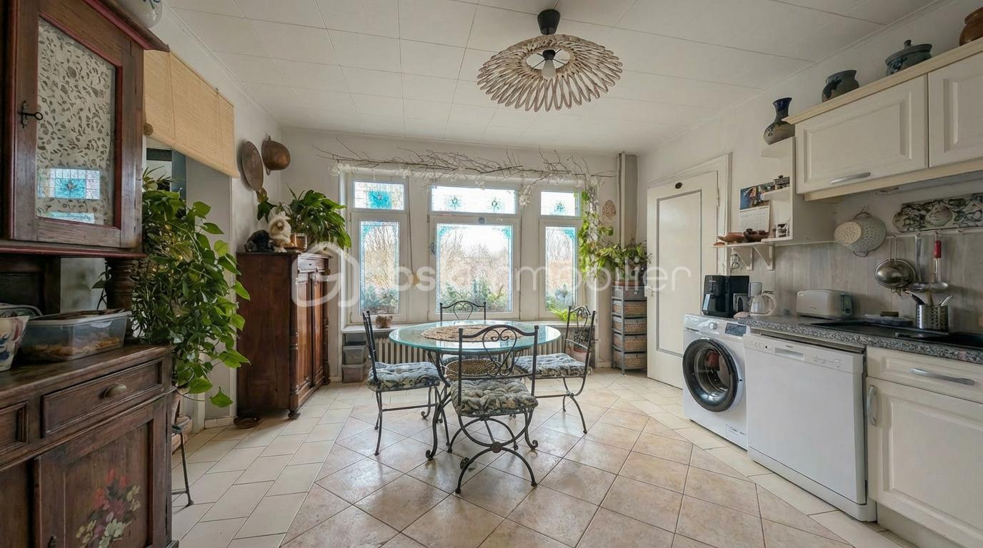 Appartement de 95,79 m² - Convert_this_kitchen-dining_room_photo_to_landscap-1765984721745.png