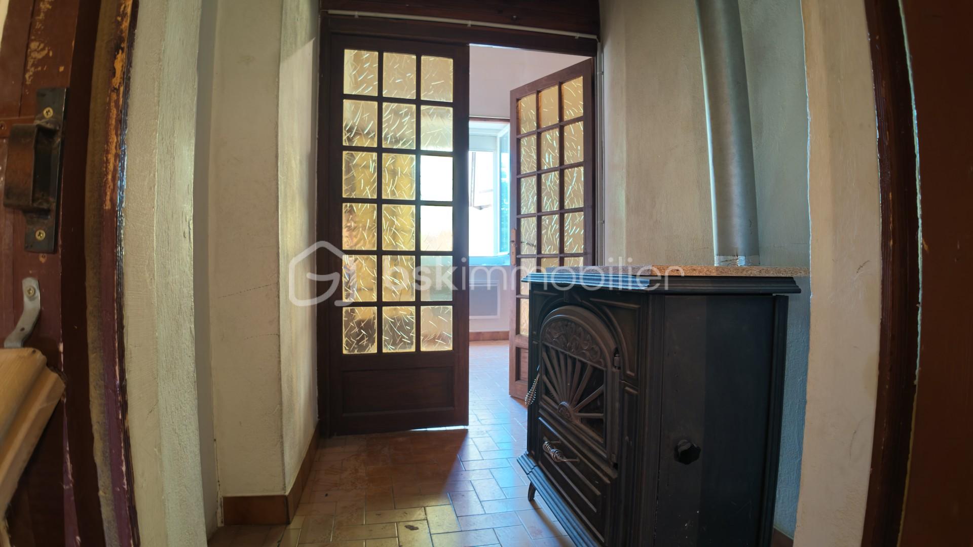 photo entreé poele maison la coucourde.jpg