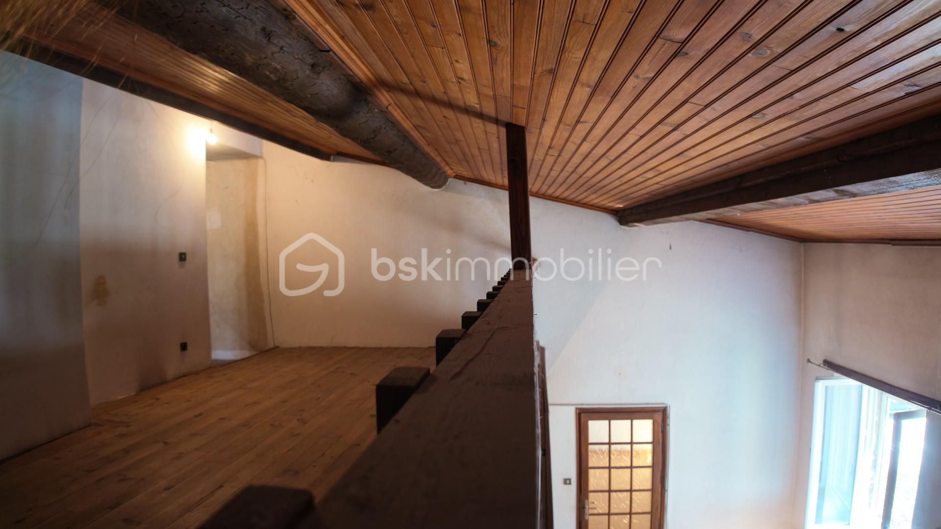 photo mezzanine vu sur haut du salon maison la coucourde.jpg