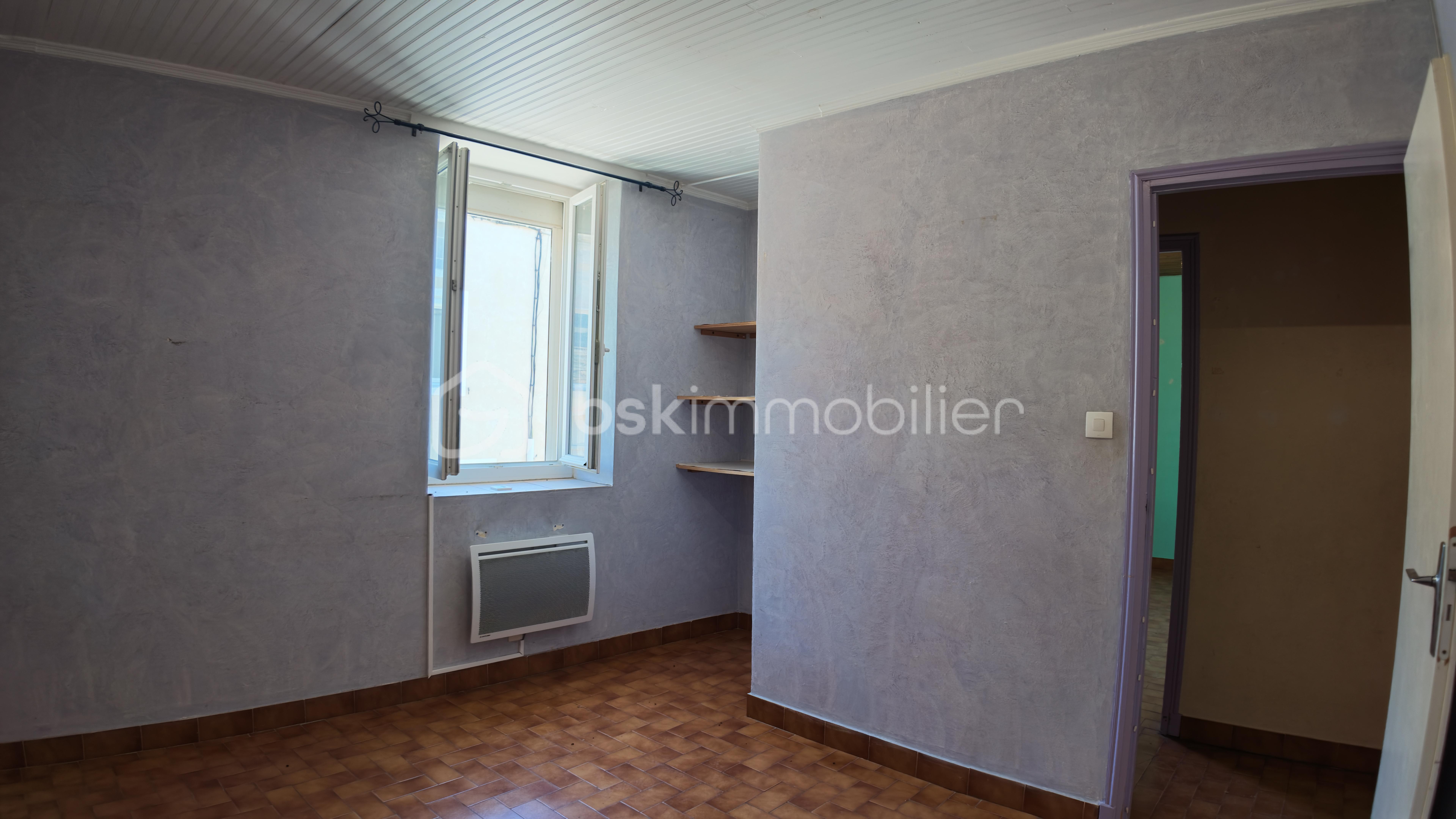 photo chambre avec placard maisonlacoucourde 2.JPG