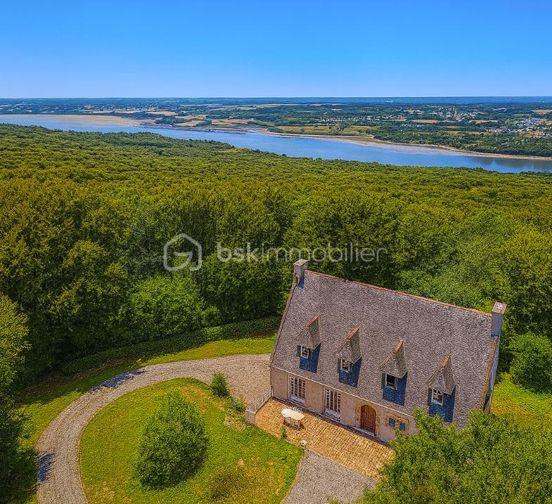 Maison traditionnelle de 213 m² - image001.png
