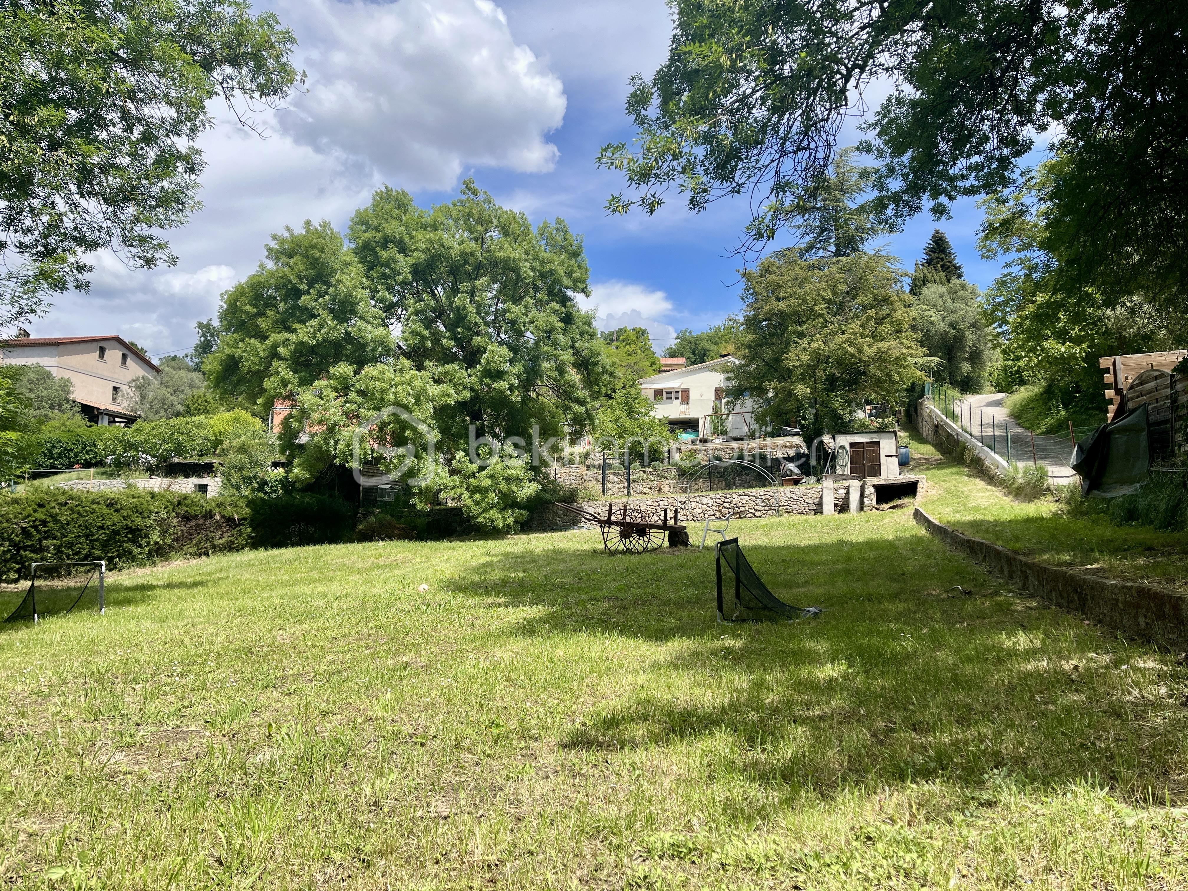 Maison 3 pièces · à Saint-Paul-en-Foret · 380 000 €
