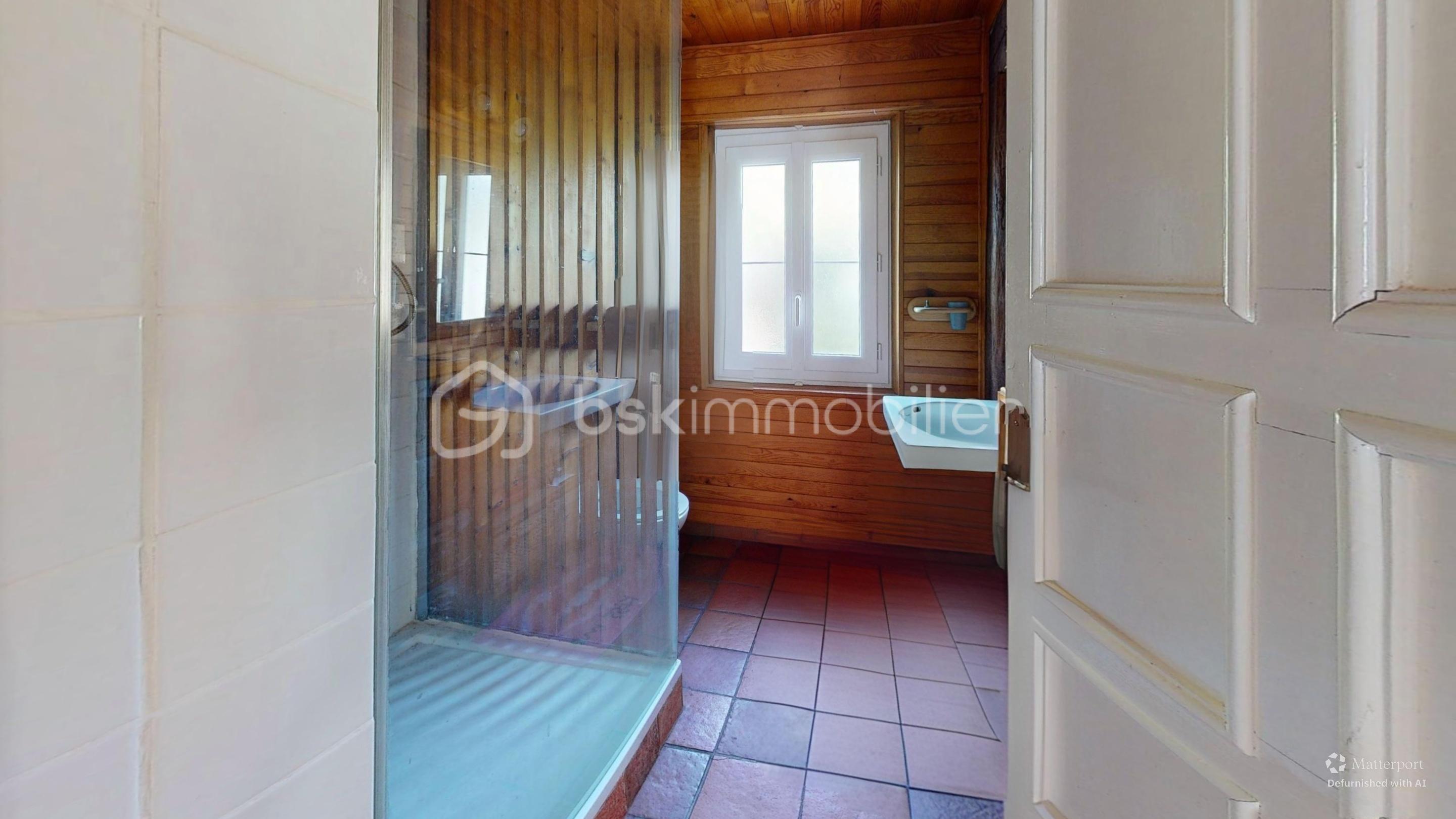 Longere-Quiers-Bathroom-Defurnished.jpg