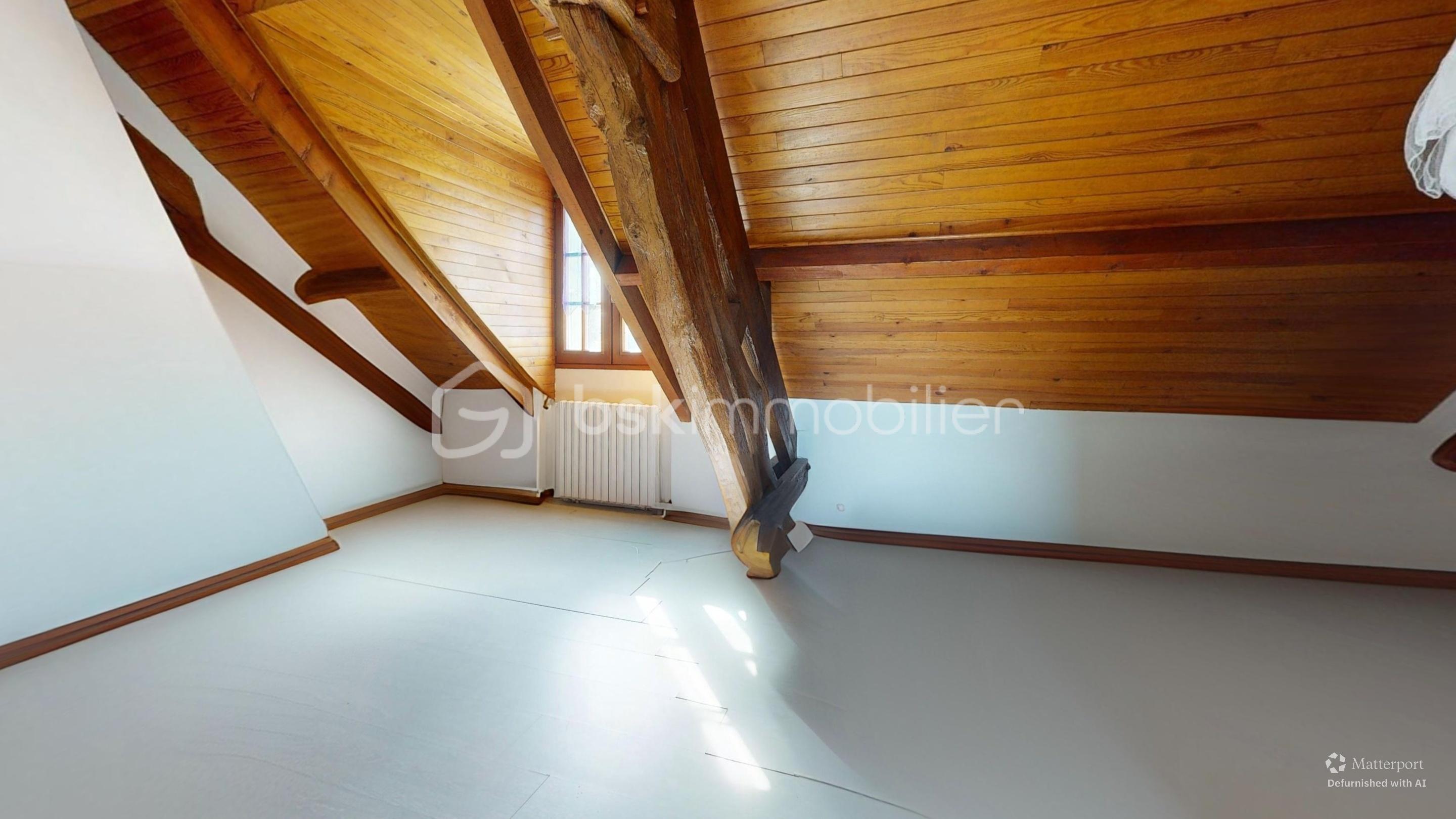 Longere-Quiers-Bedroom-Defurnished 2.jpg