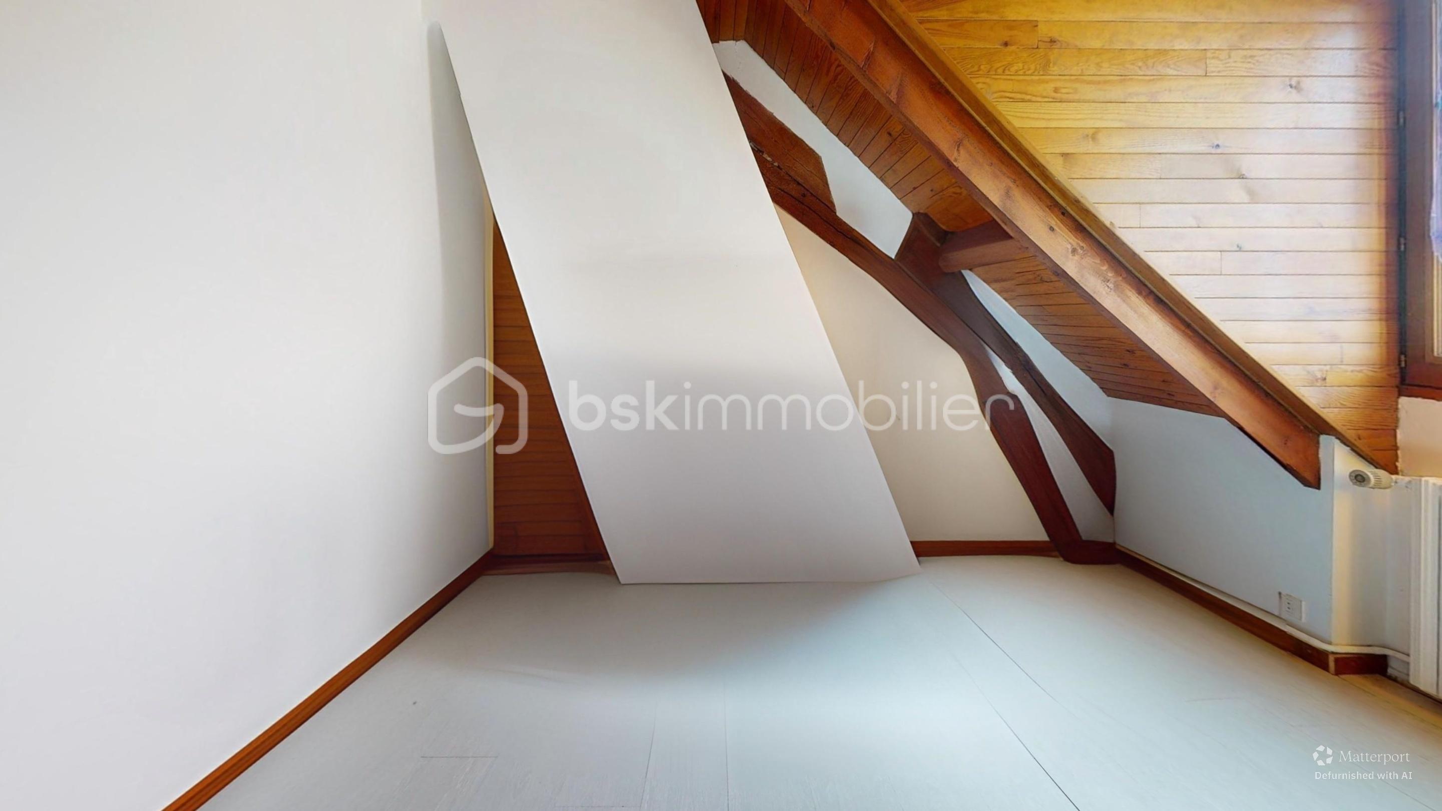 Longere-Quiers-Bedroom-Defurnished.jpg