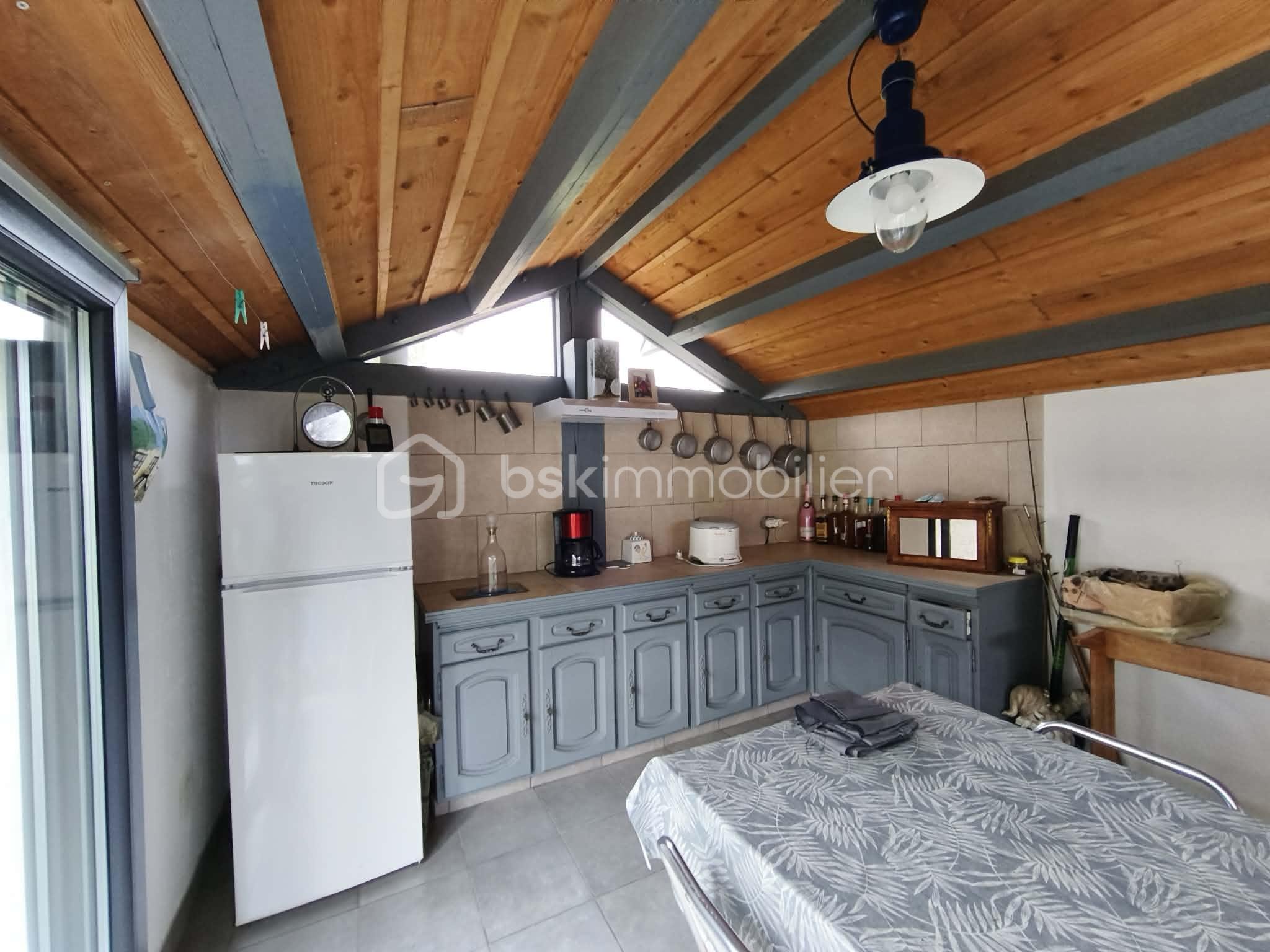 3d6fa09d-8994-4b16-8a55-31d1280beab3.jpg