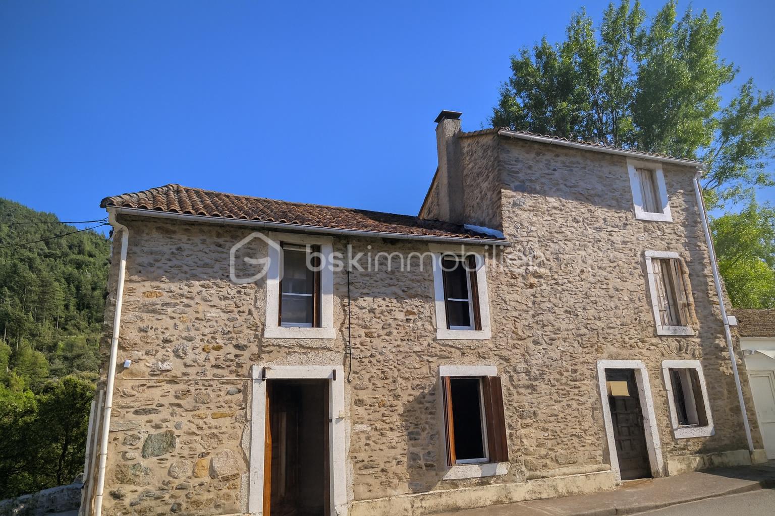 Maison ancienne de 120 m² - Maisons traditionnelles au bord de la rue.png