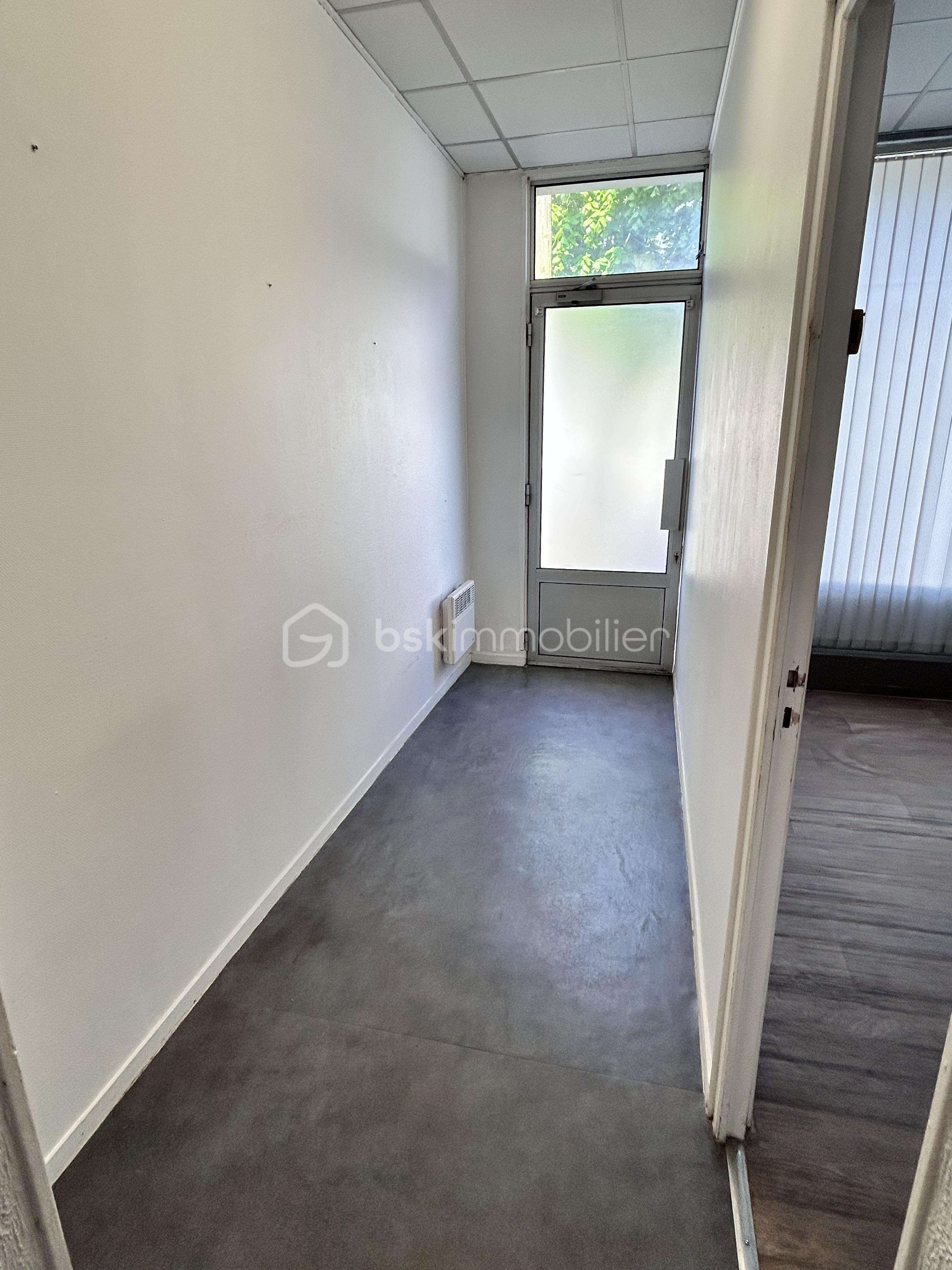 Local commercial de 16 m² - entrée.jpg