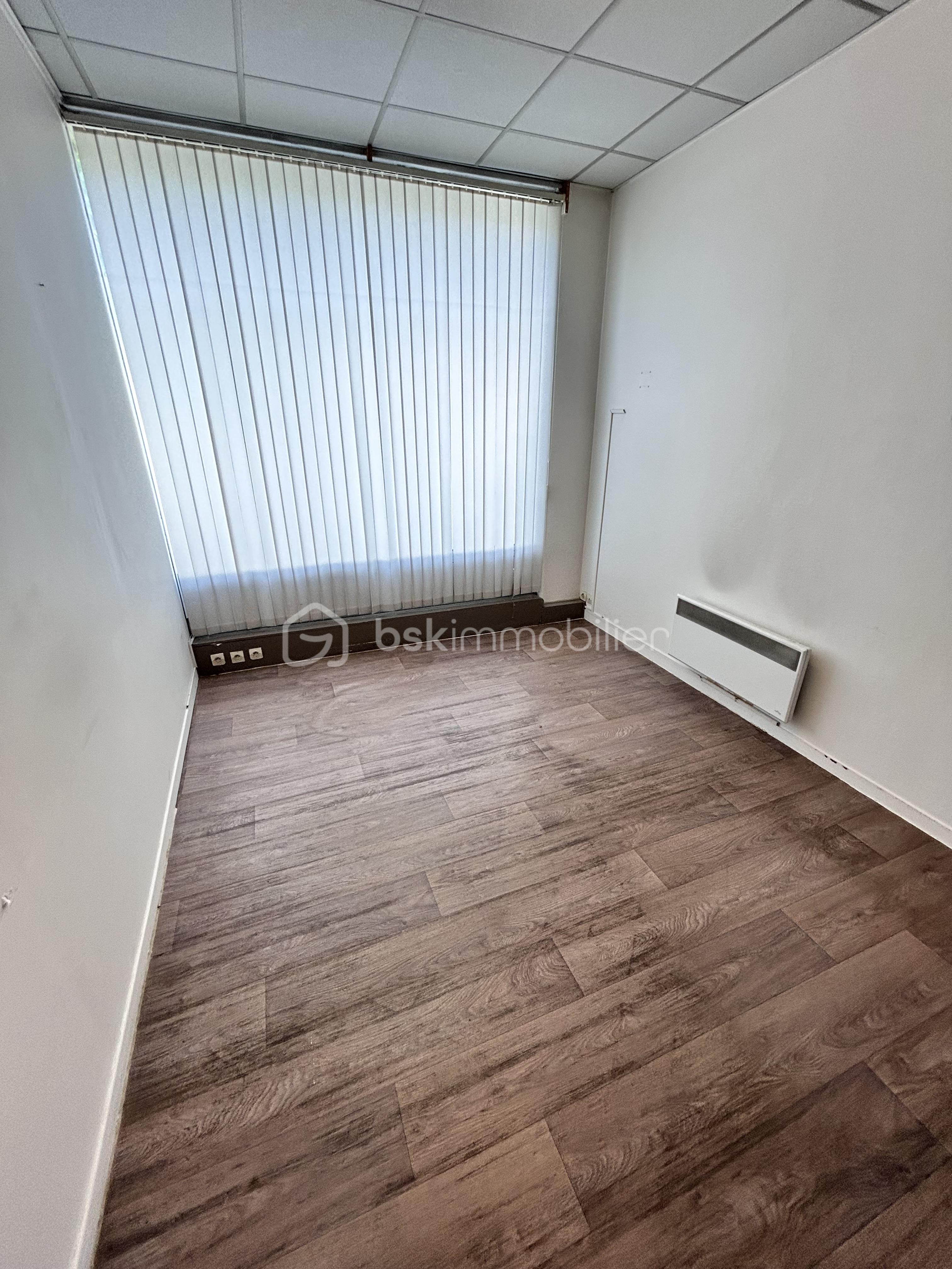 Local commercial de 16 m² - bureau.jpg