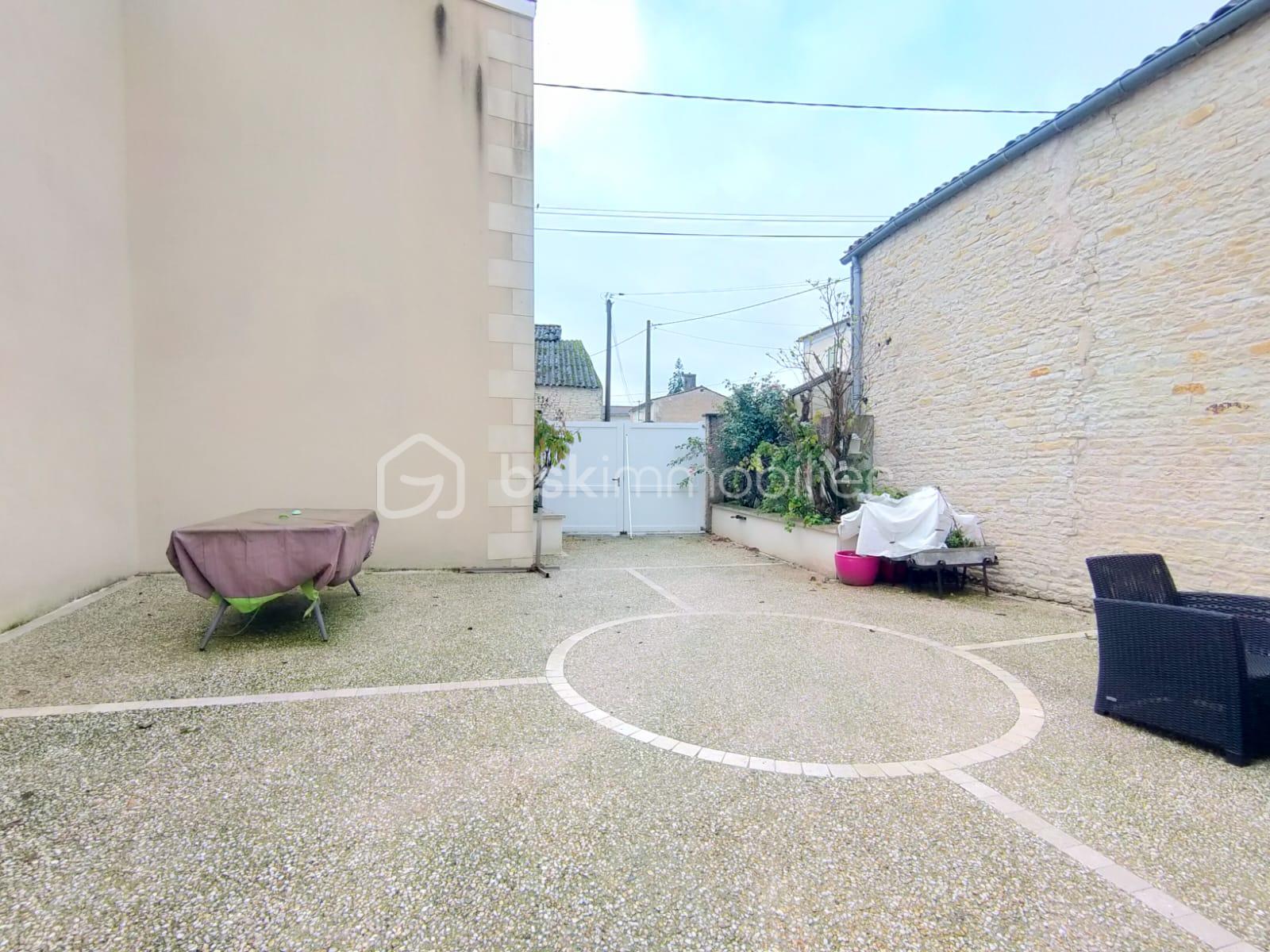 Maison ancienne de 130,69 m² - 08 cour.jpeg