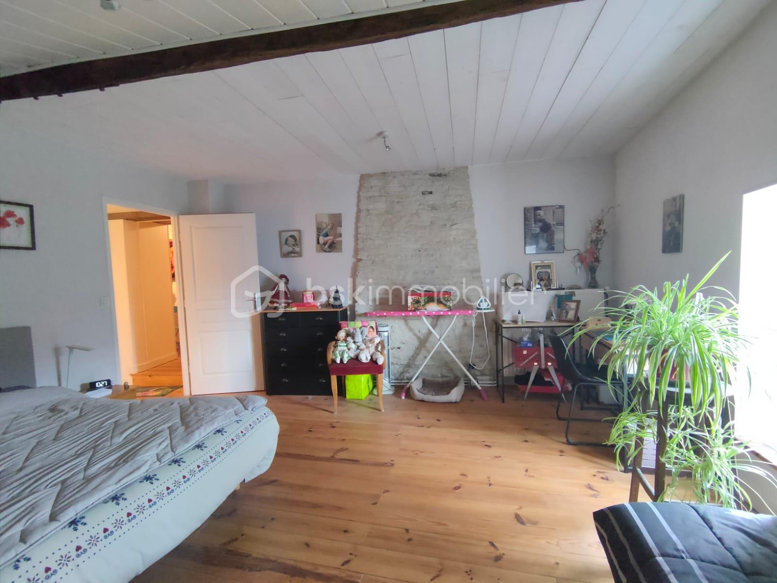 Maison ancienne de 130,69 m² - 06 chambre1.jpeg