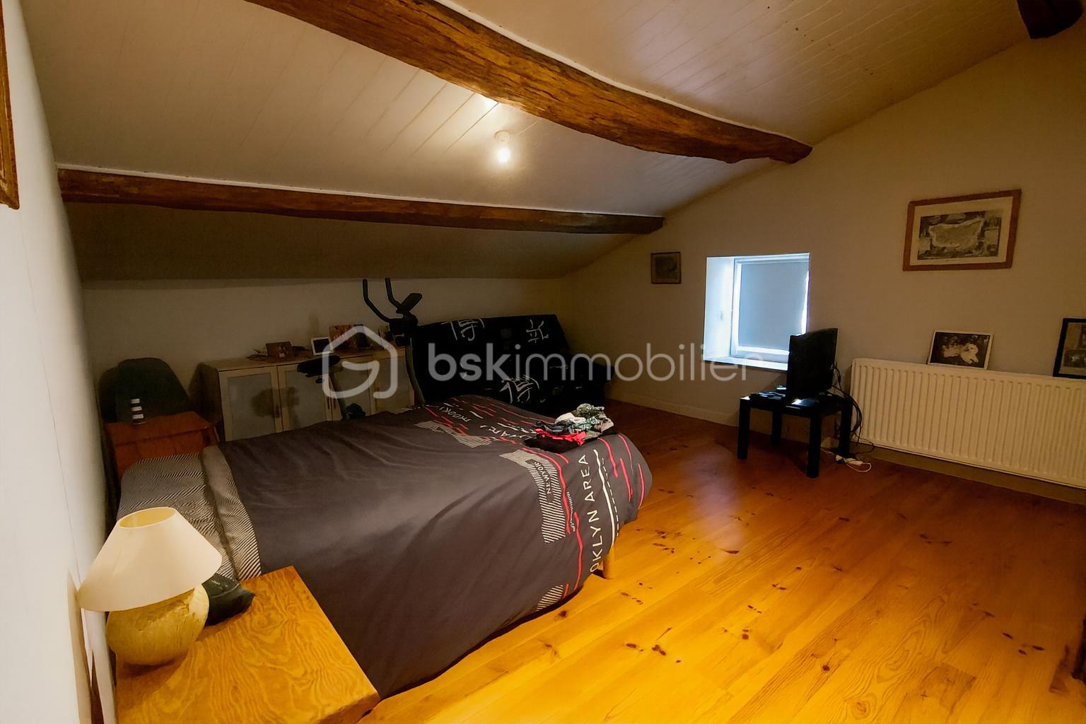 Maison ancienne de 130,69 m² - 07 chambre2.png