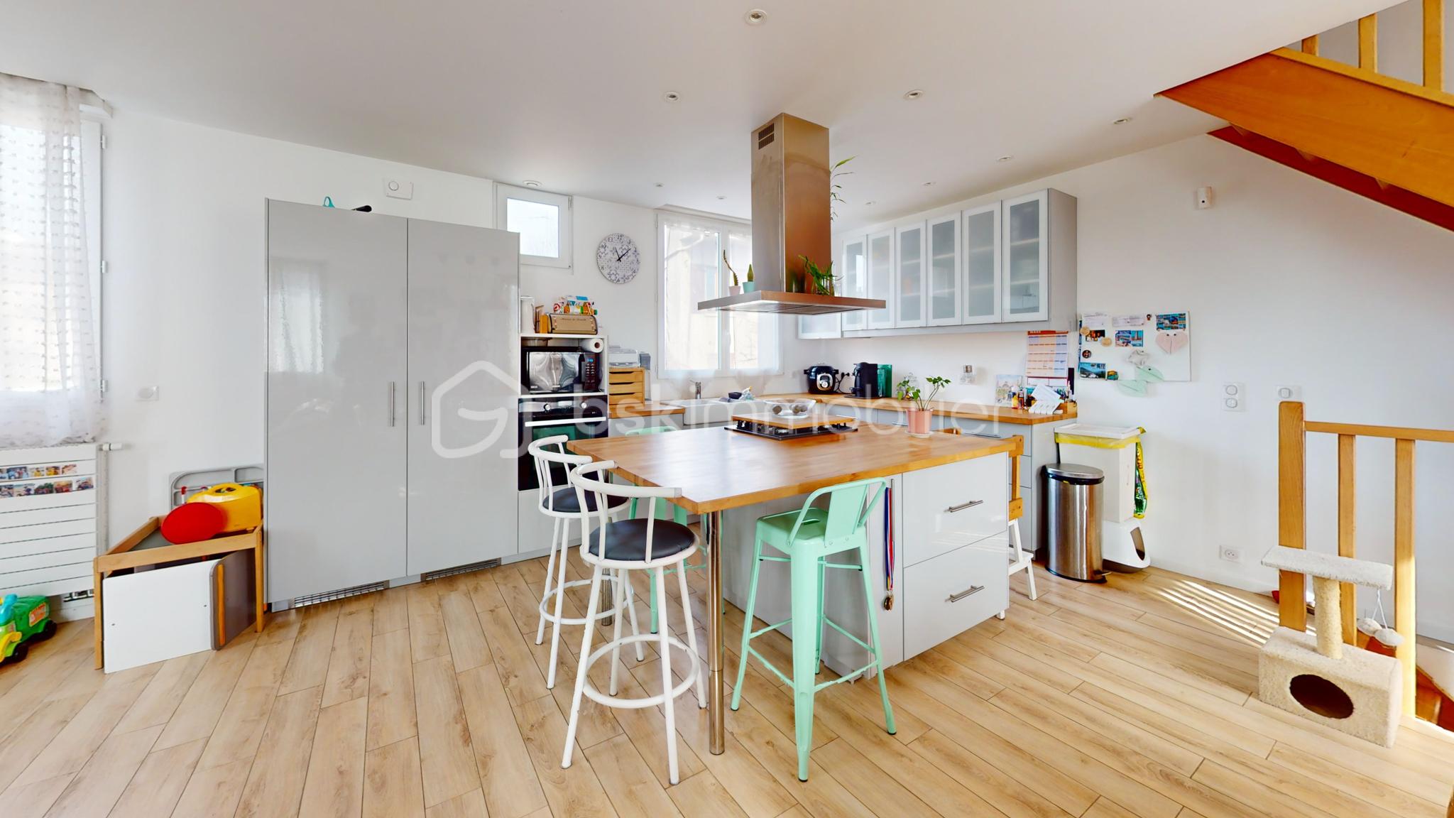 26-Rue-du-Chemin-de-Fer-Kitchen 1.jpg