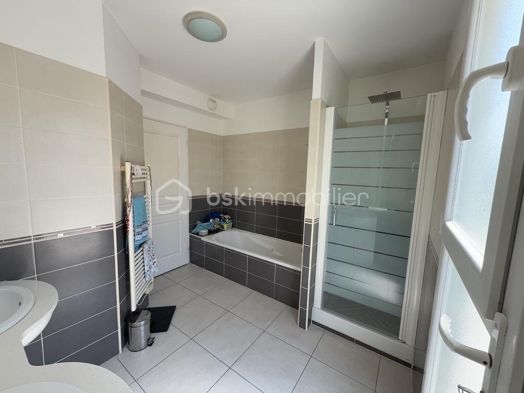 Maison contemporaine de 120 m² - 0B61EF1E-7C42-4391-9E51-DC792AEECDF3_1_105_c.jpeg