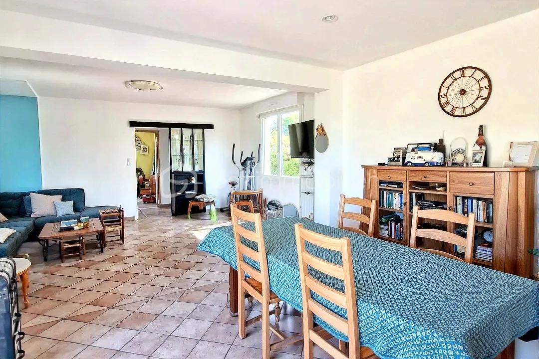 Maison traditionnelle de 120 m² - B1xfR3dFO3aeQU1xyh40PzEo8iIay2gYzvFhz1vI.jpg