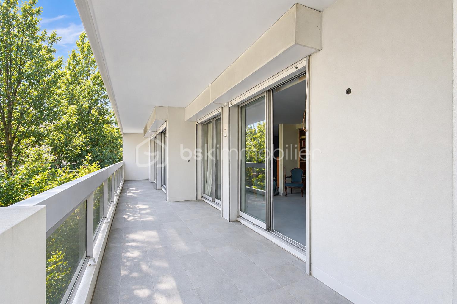 Balcon avec arbres .png